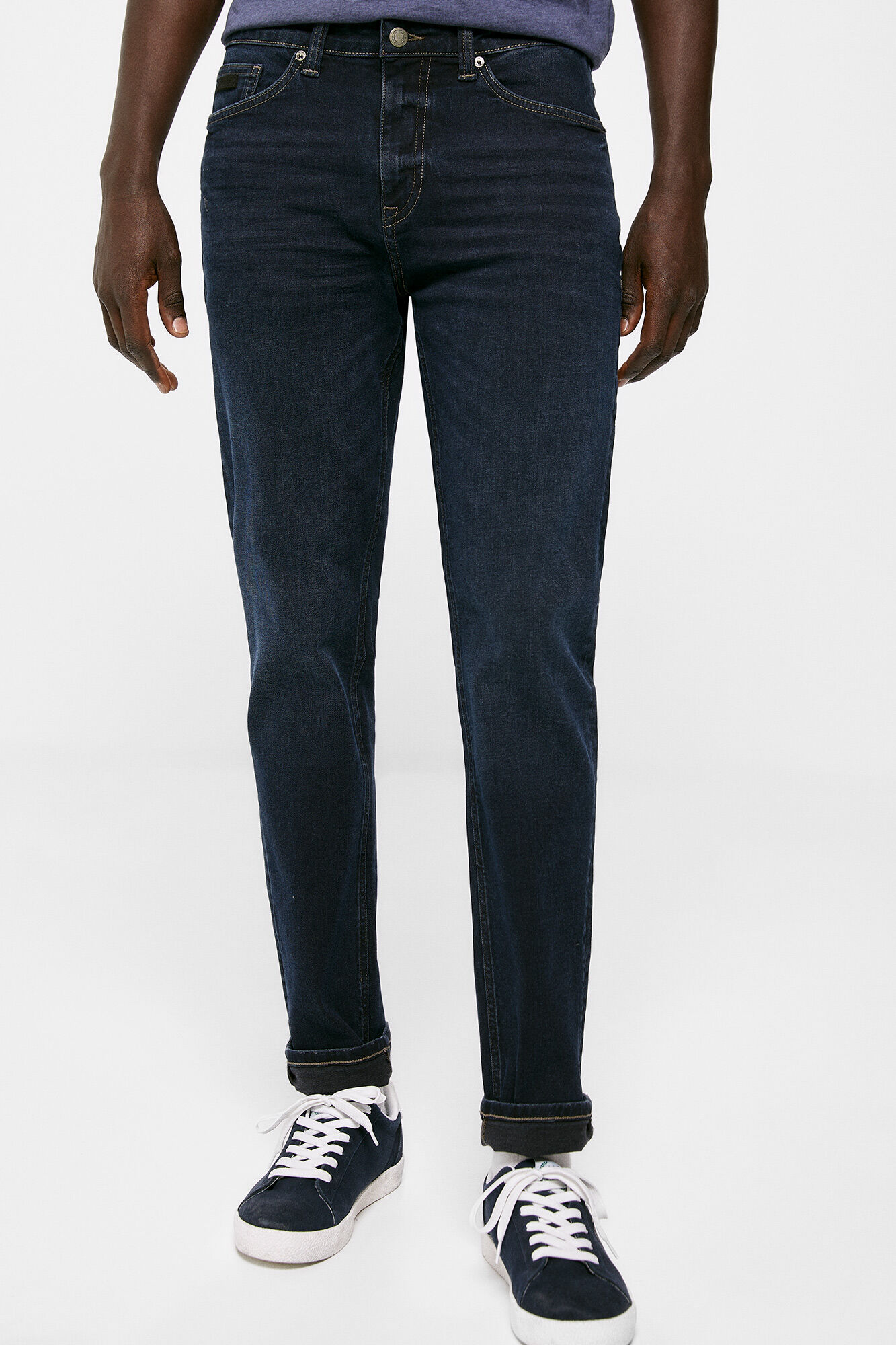 Calça jeans slim fit, lavagem azul-clara escura