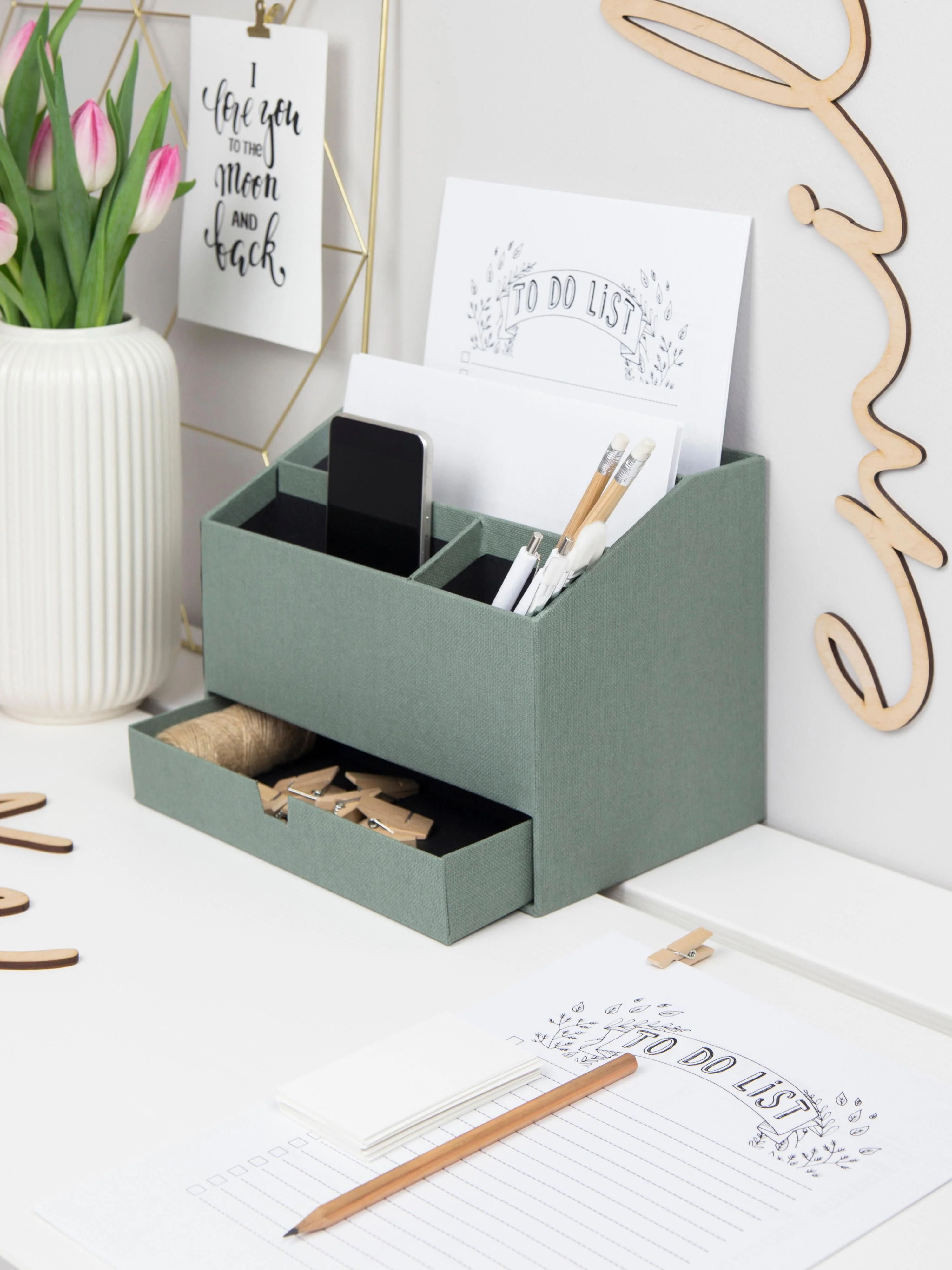 Bureau organizer Greta