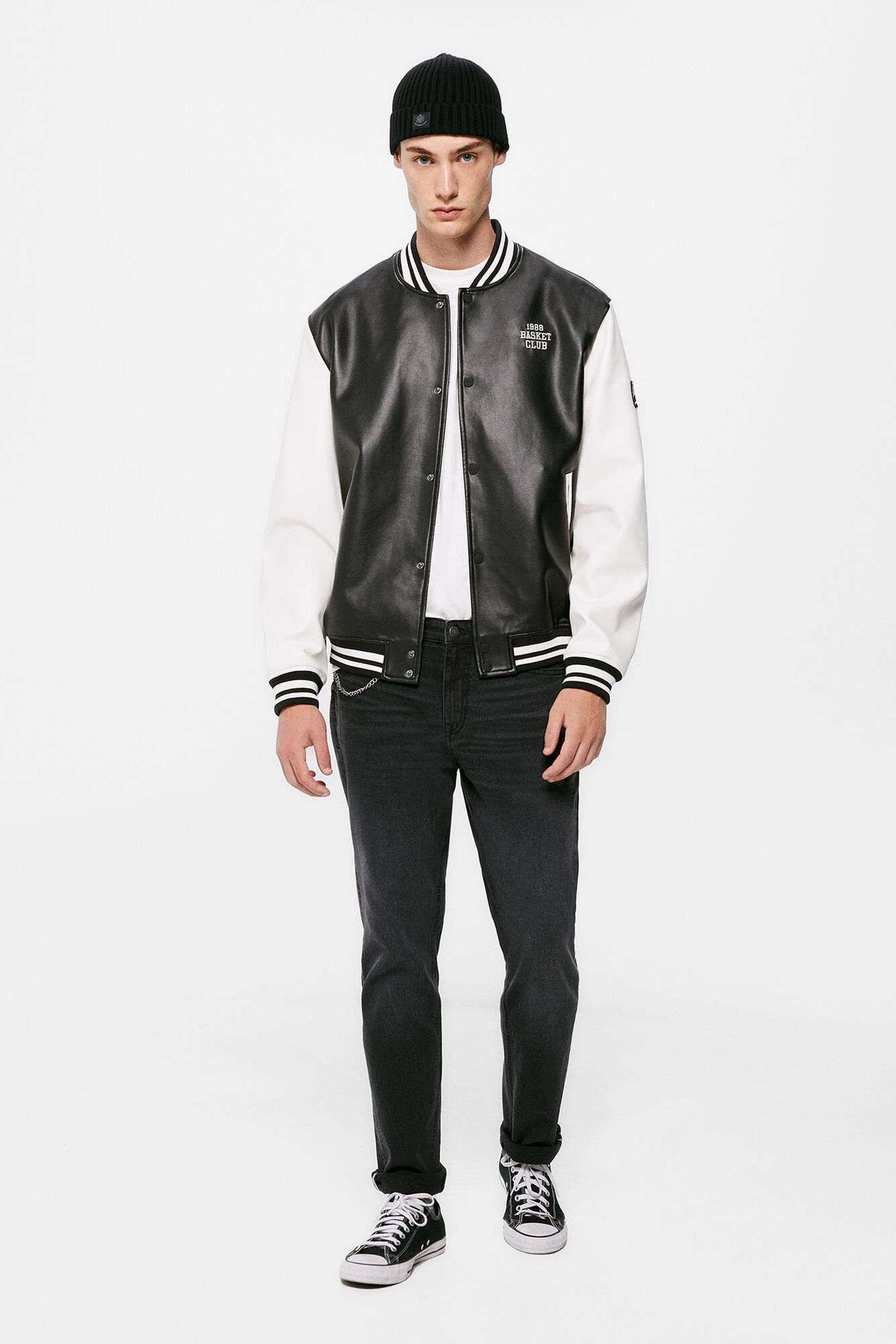 Jaqueta bomber estilo universitário com efeito de couro