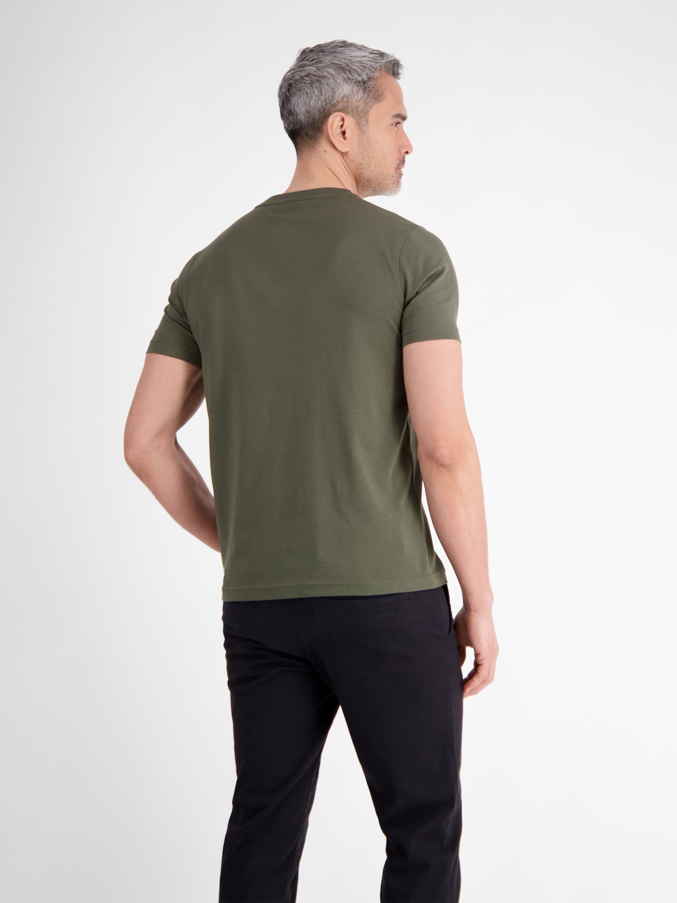 Basic T-Shirt mit Logostitck, unifarben