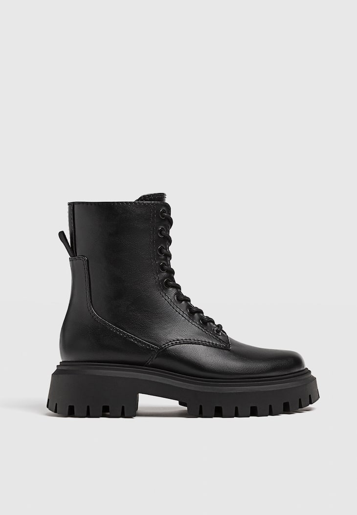 Botas de cano curto sem cadarço