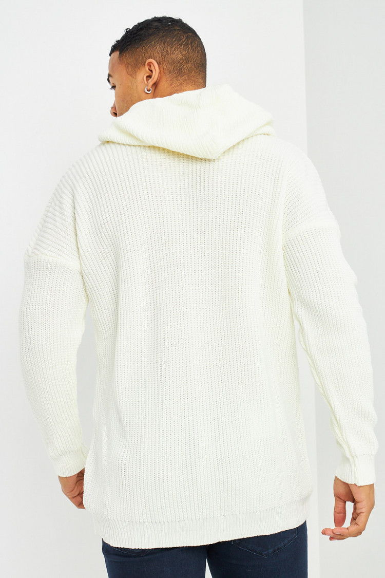 Pull en maille blanc cassé à capuche