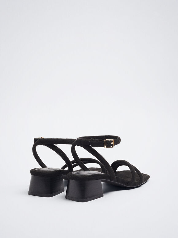 Sandália de salto tubular com tiras - Preta