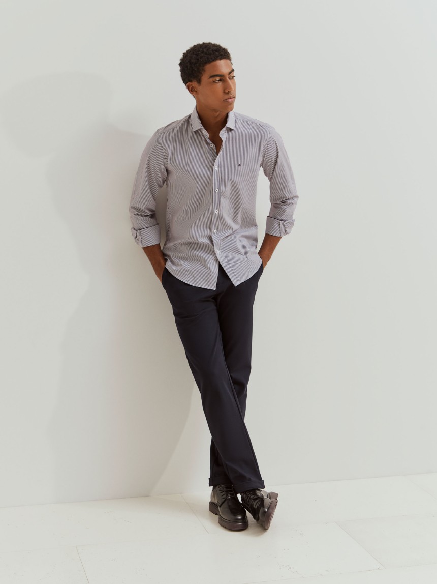 Camisa slim fit de algodão às riscas