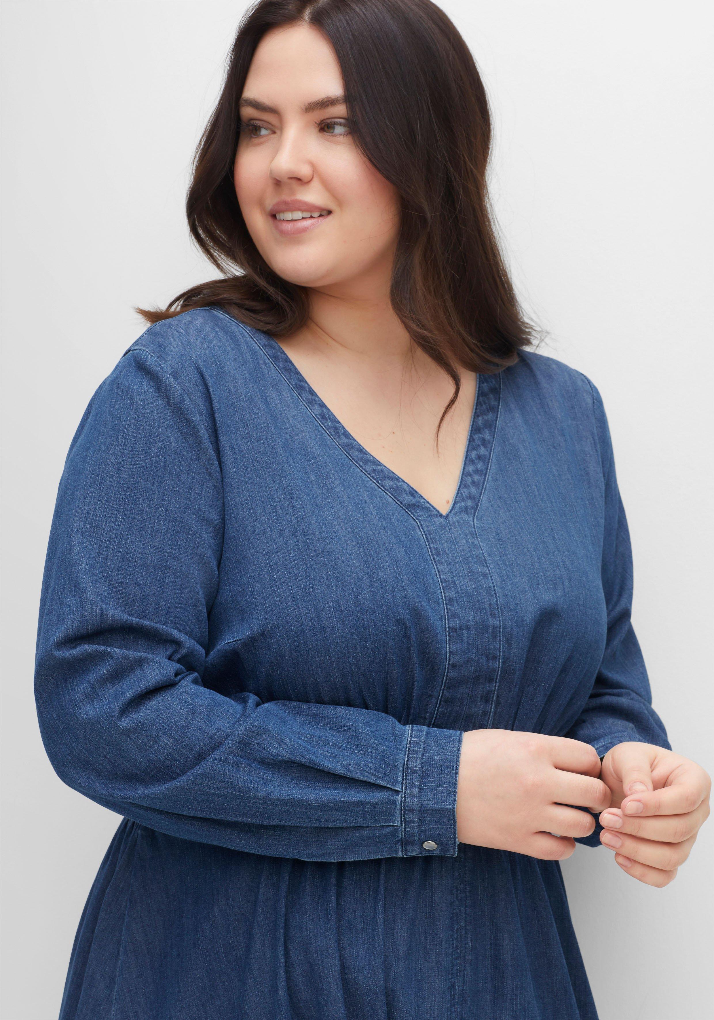Jeanskleid mit V-Ausschnitt und Taillenbund