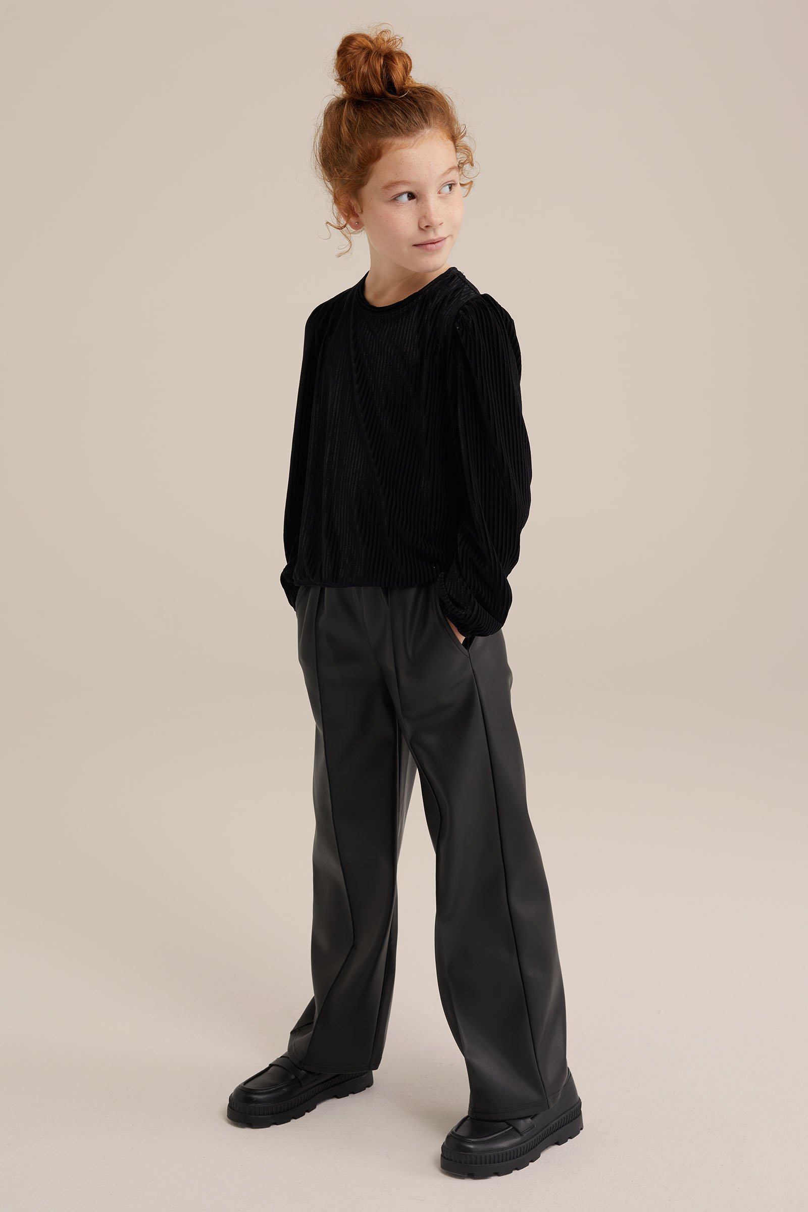 Meisjes T-shirt met velvet WE Fashion Zwart