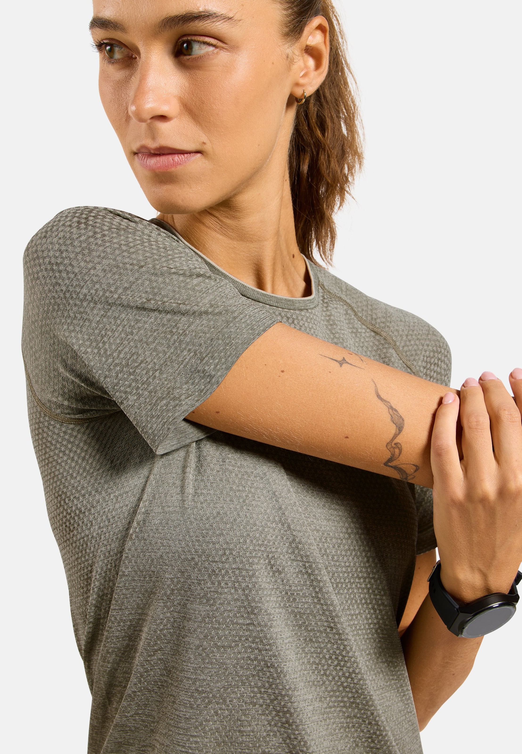 Essentials Seamless Laufshirt in vetiver melange