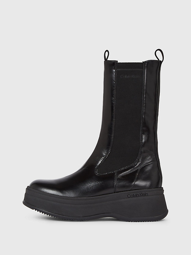 Botas de cano curto com salto plataforma em couro