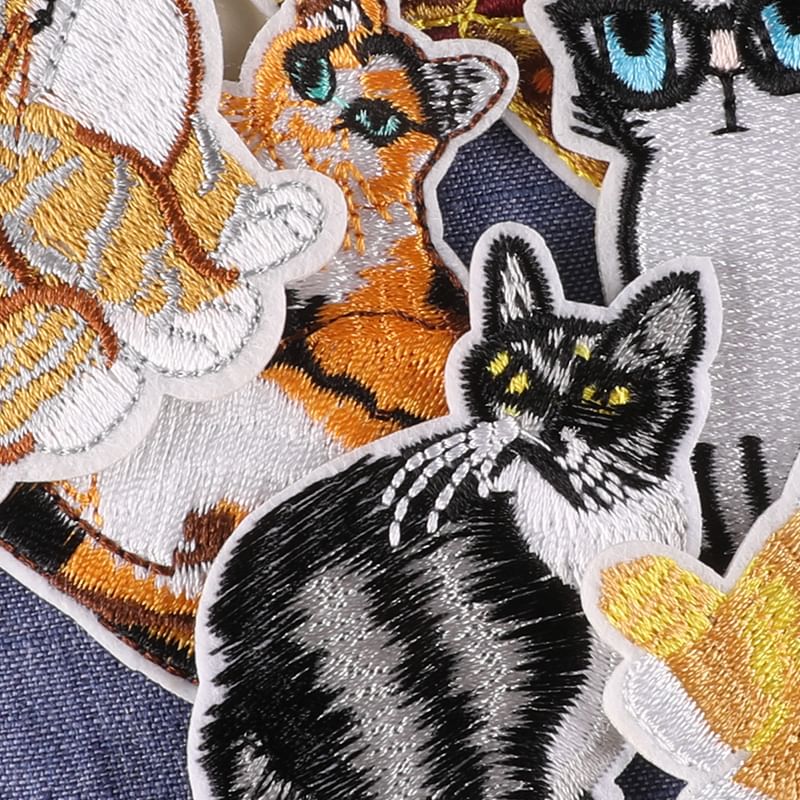 Embroidery Kingdom - Geborduurde applicatie met kat (verschillende ontwerpen)