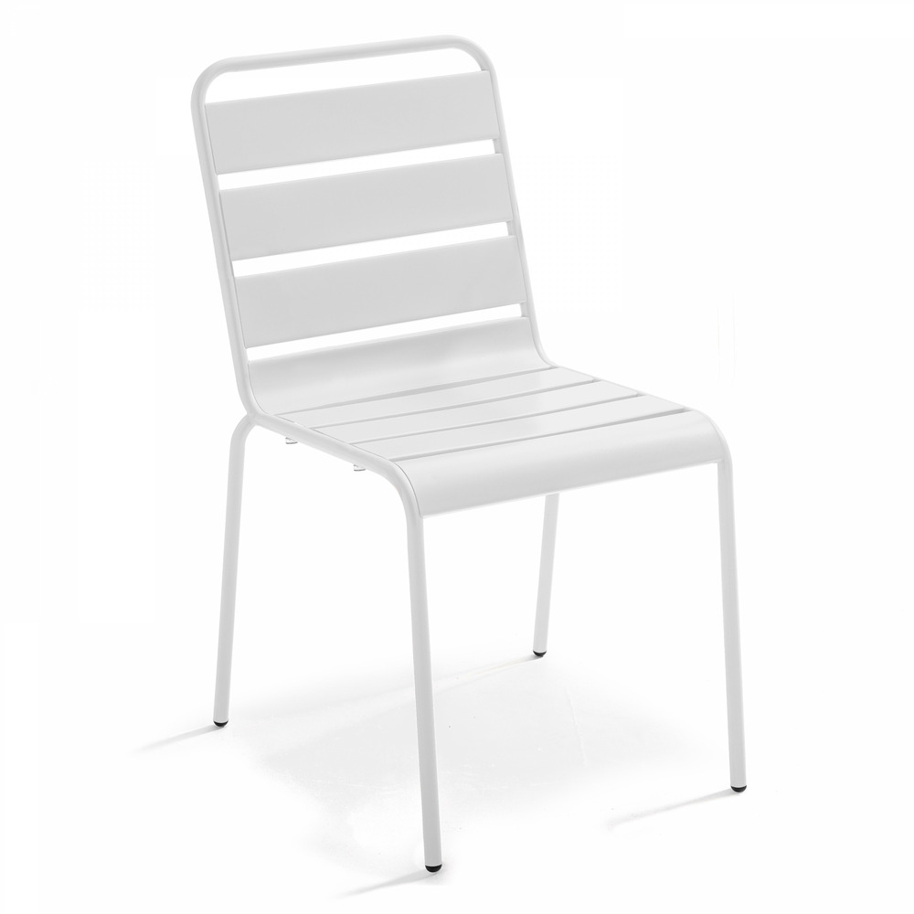Chaise en métal blanche