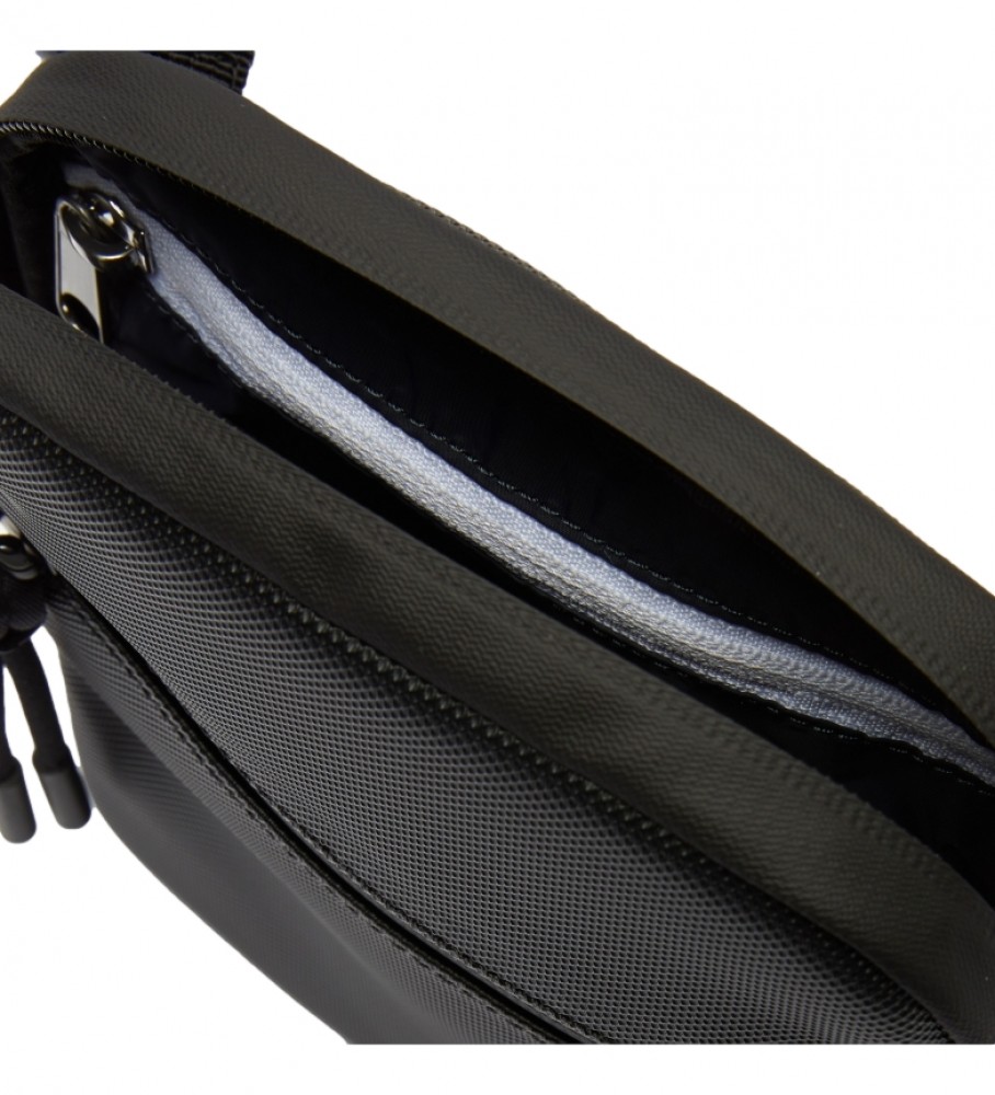 Bolsa transversal Lacoste Flat, preta - 15,2 x 20,3 x 2,5 cm -