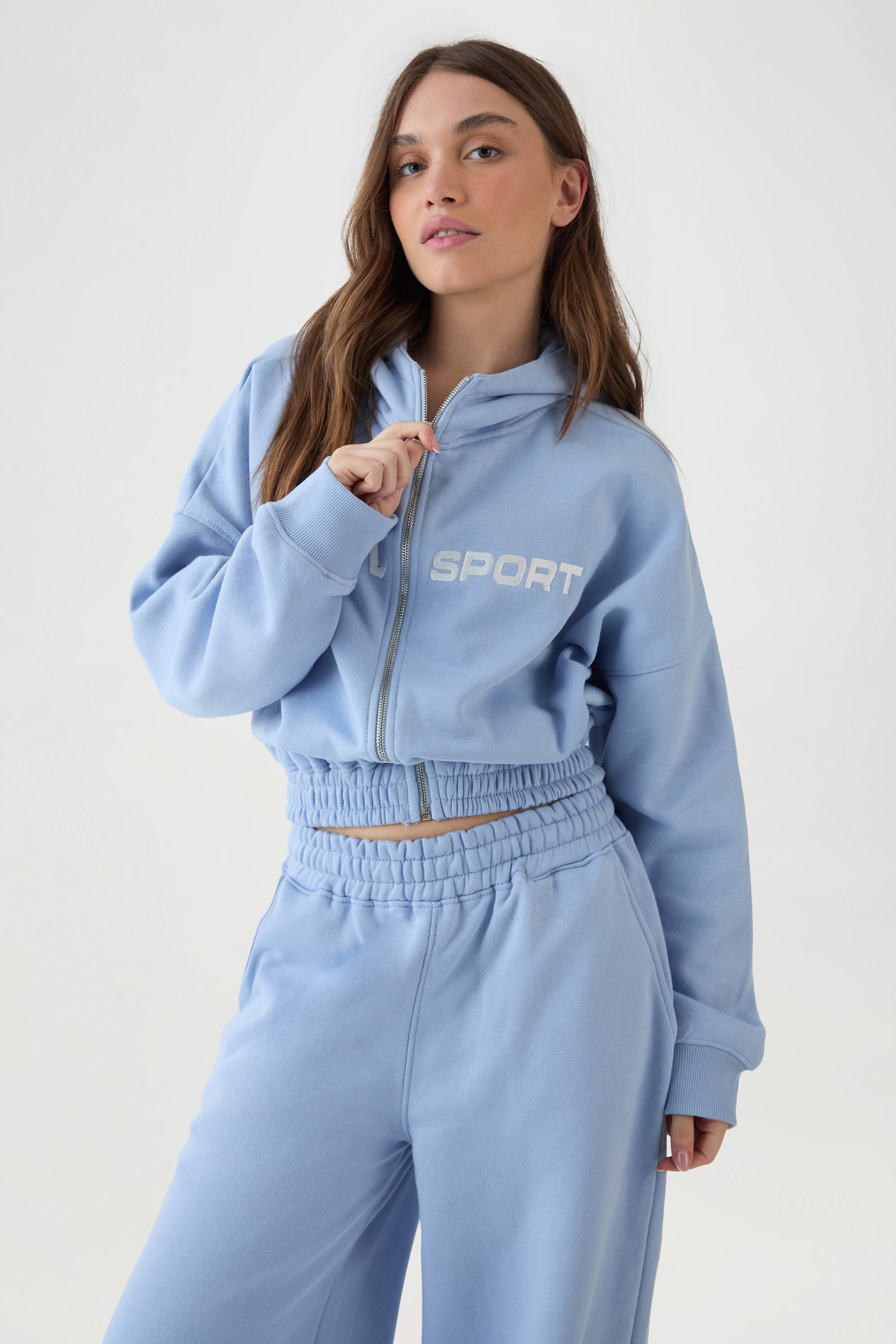 Ensemble De Jogging À Casynthétiqueche Avec Col Montant Et Fermeture Zippée Dsgn Studio