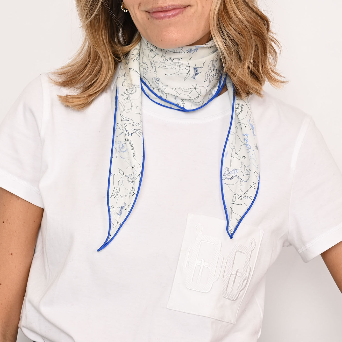 Hermès Foulard Triangle en Soie blanc - Très bon état - 105x40 cm