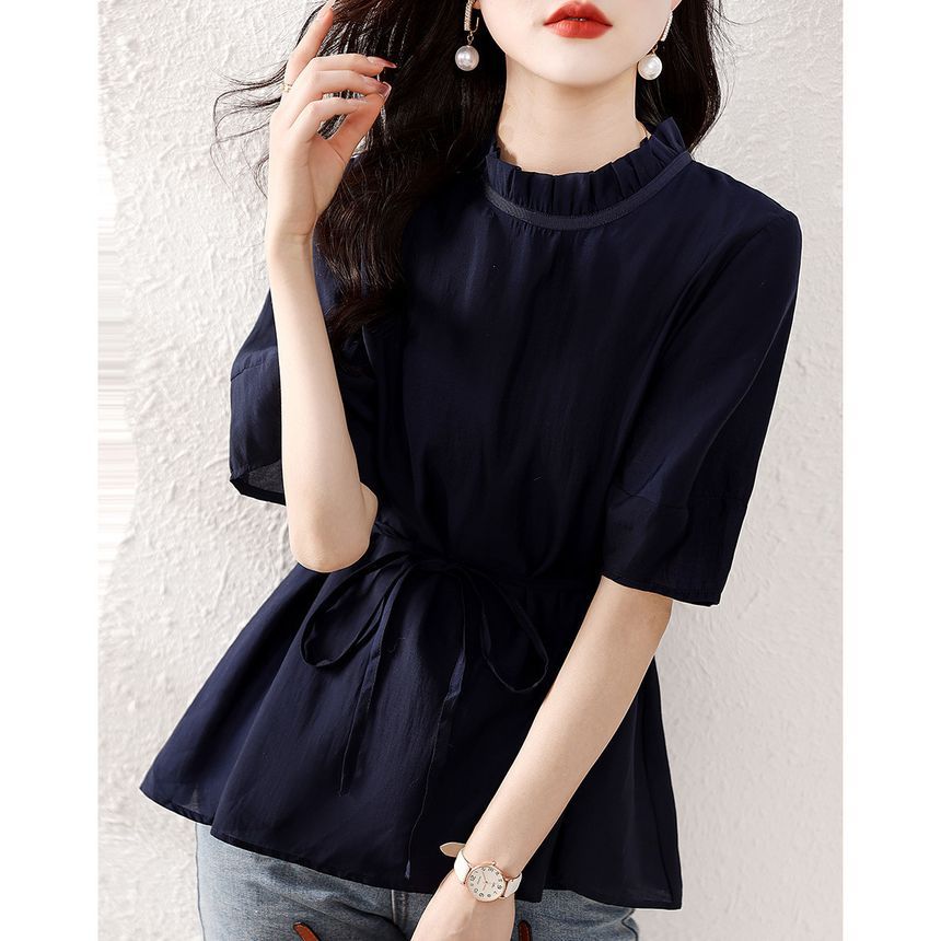 Jeonseon - Blouse met korte mouwen en een effen peplumhals
