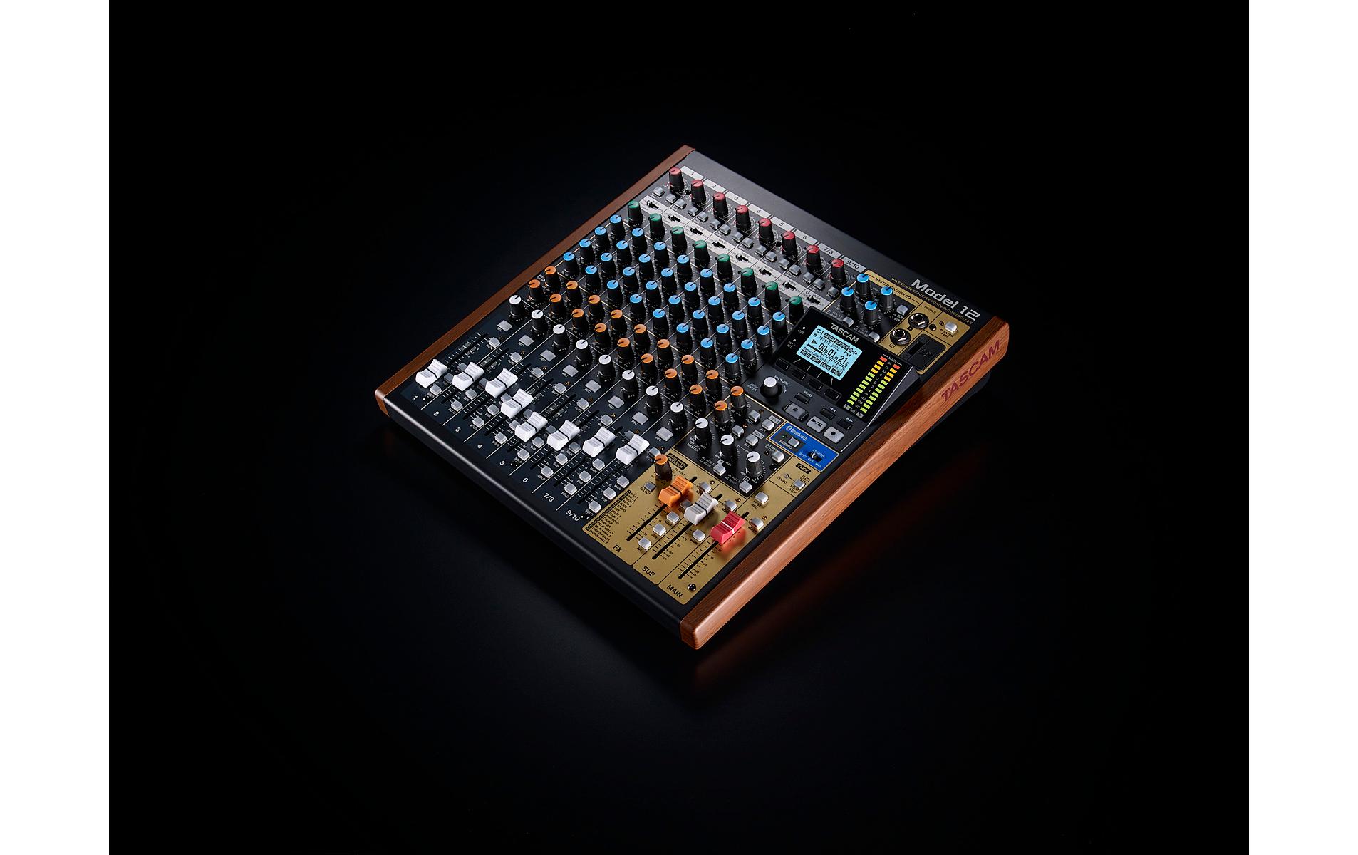 Mischpult Model 12<br>10-Kanal-Mischpult mit eingebautem 12-Spur-Recorder und USB-Audiointerface