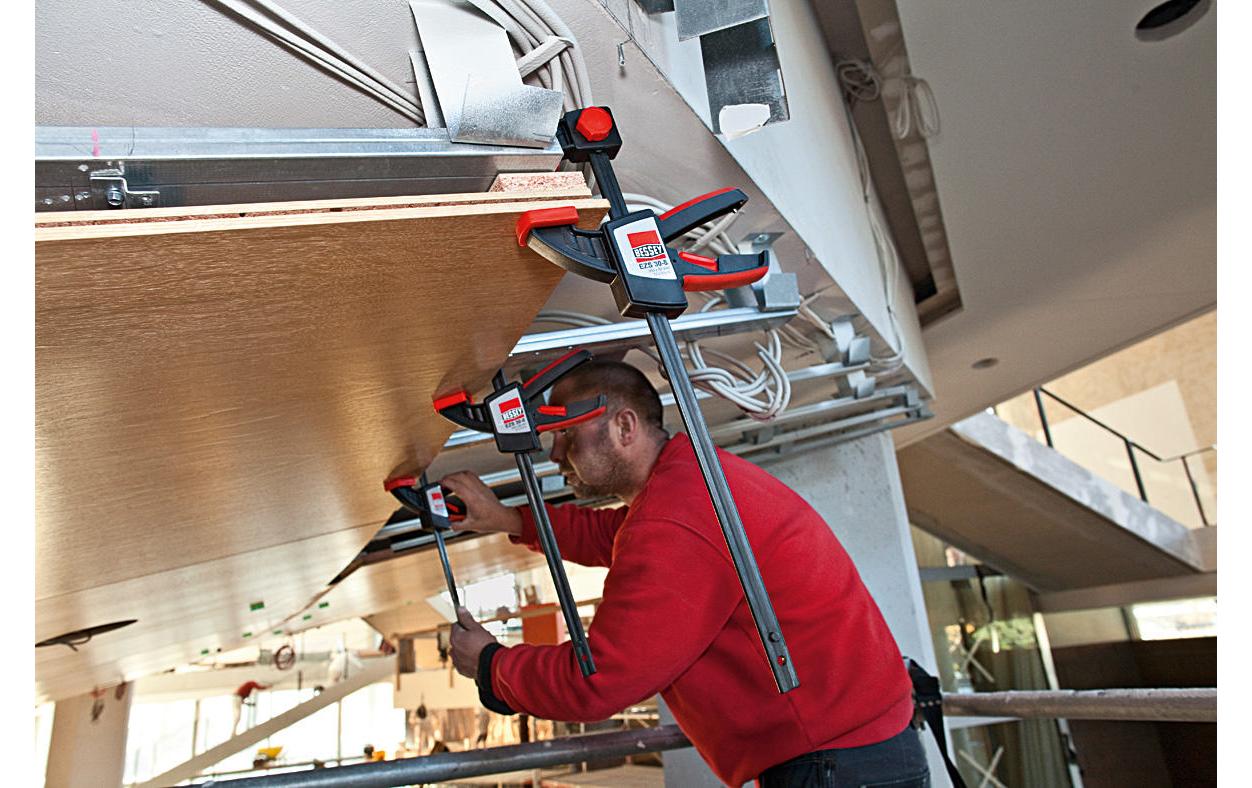 Einhandzwinge EZS15-8 150 x 80 mmEinhandzwinge zum Spannen und Spreizen