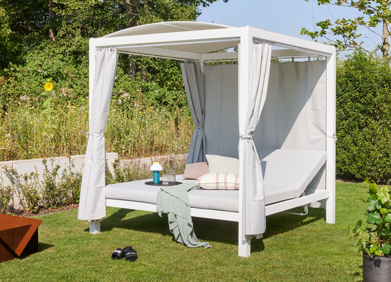 Home Deluxe Sonnenliege LYON mit Abdeckung 208x188x215cm