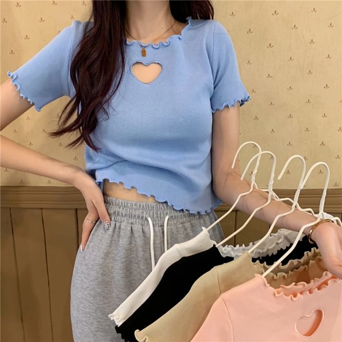 Ukiyo - Cropped T-shirt met korte mouwen en hartvormige uitsnijding en ruche
