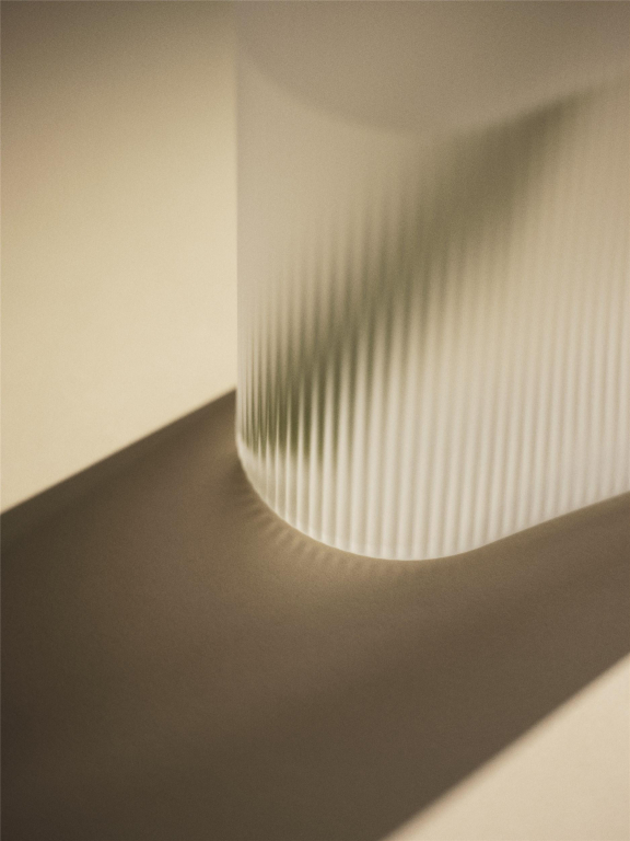 Muuto Ridge Frosted vaas H35 taupe