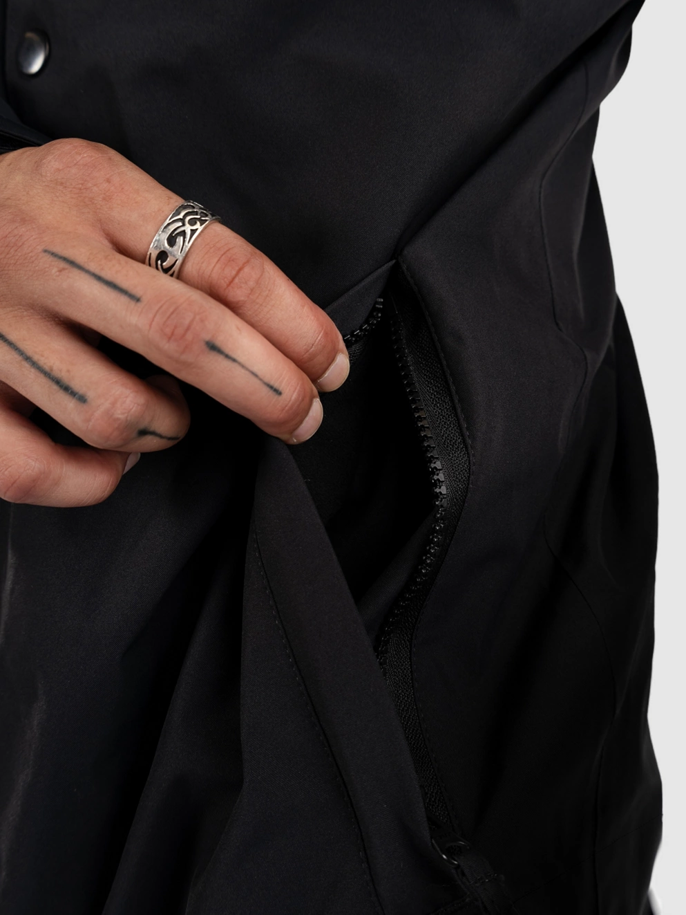 Empyre Downpour Jacket caviar pantone