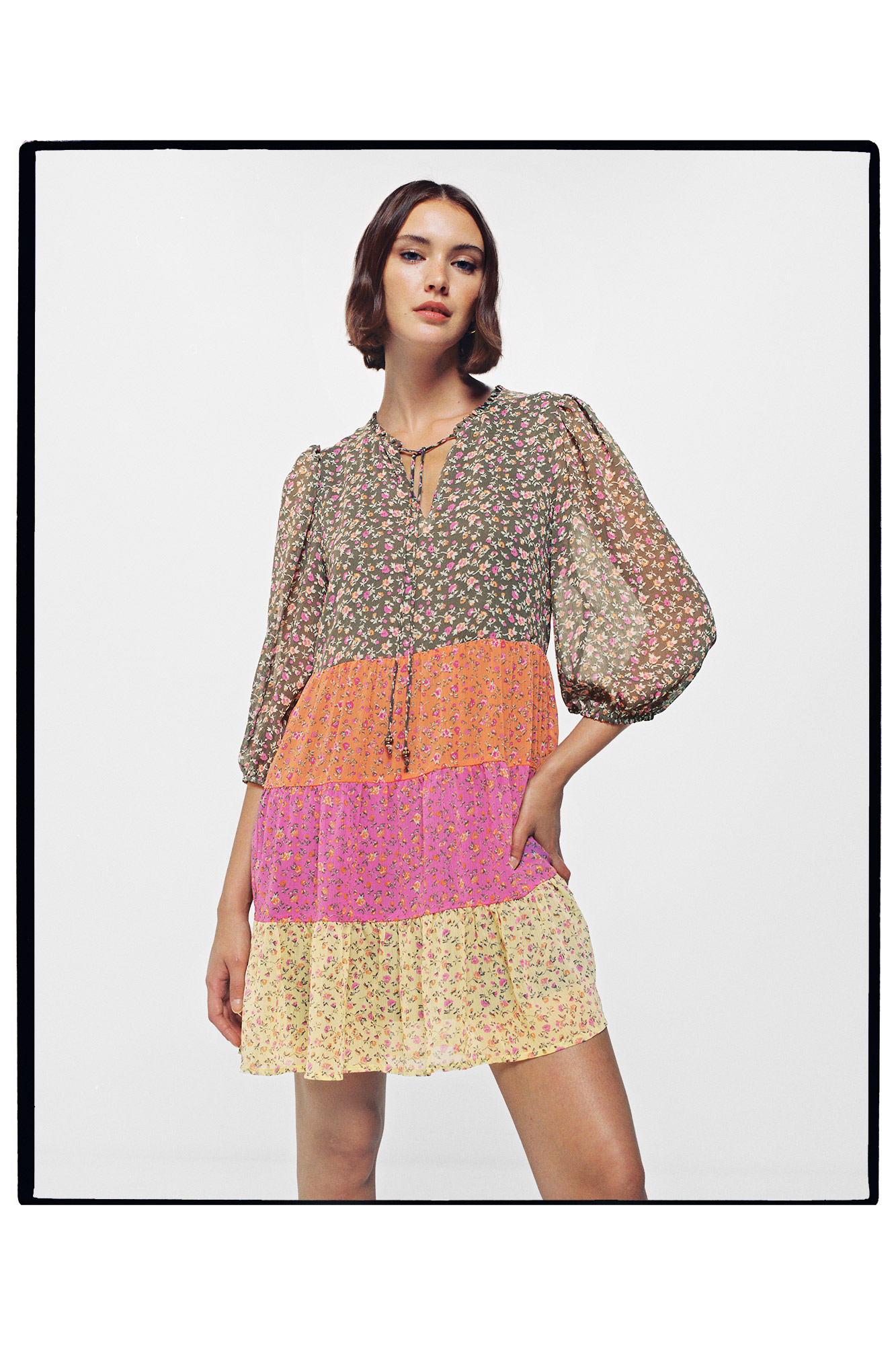 Vestido com painéis estampados