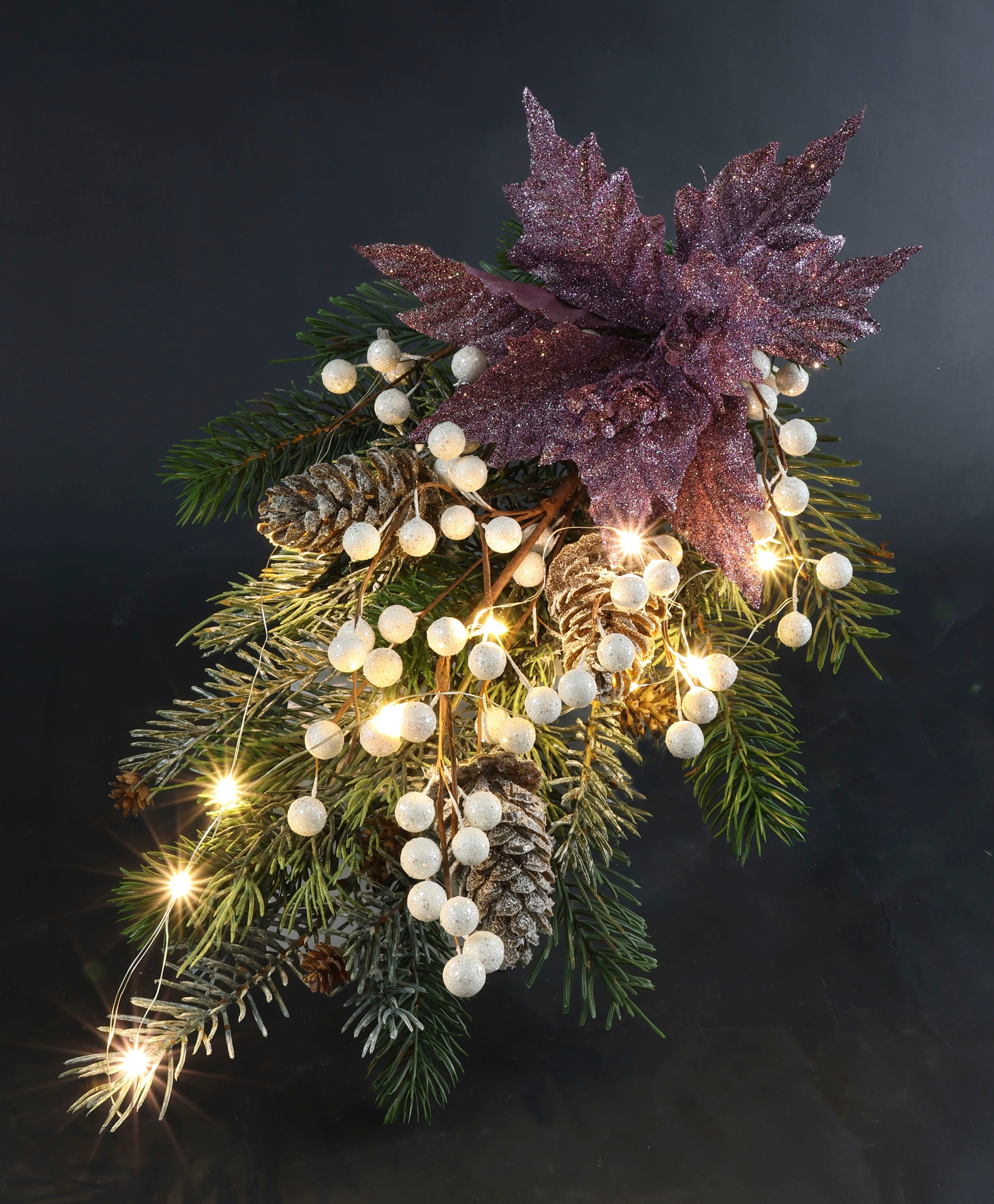 I.GE.A. Winterliche Kunstpflanze »Gesteck, Poinsettia mit LED Beleuchtung, Weihnachtsdeko,« Kunstblumen-Arrangement mit Weihnachtsstern, Weihnachtsgesteck