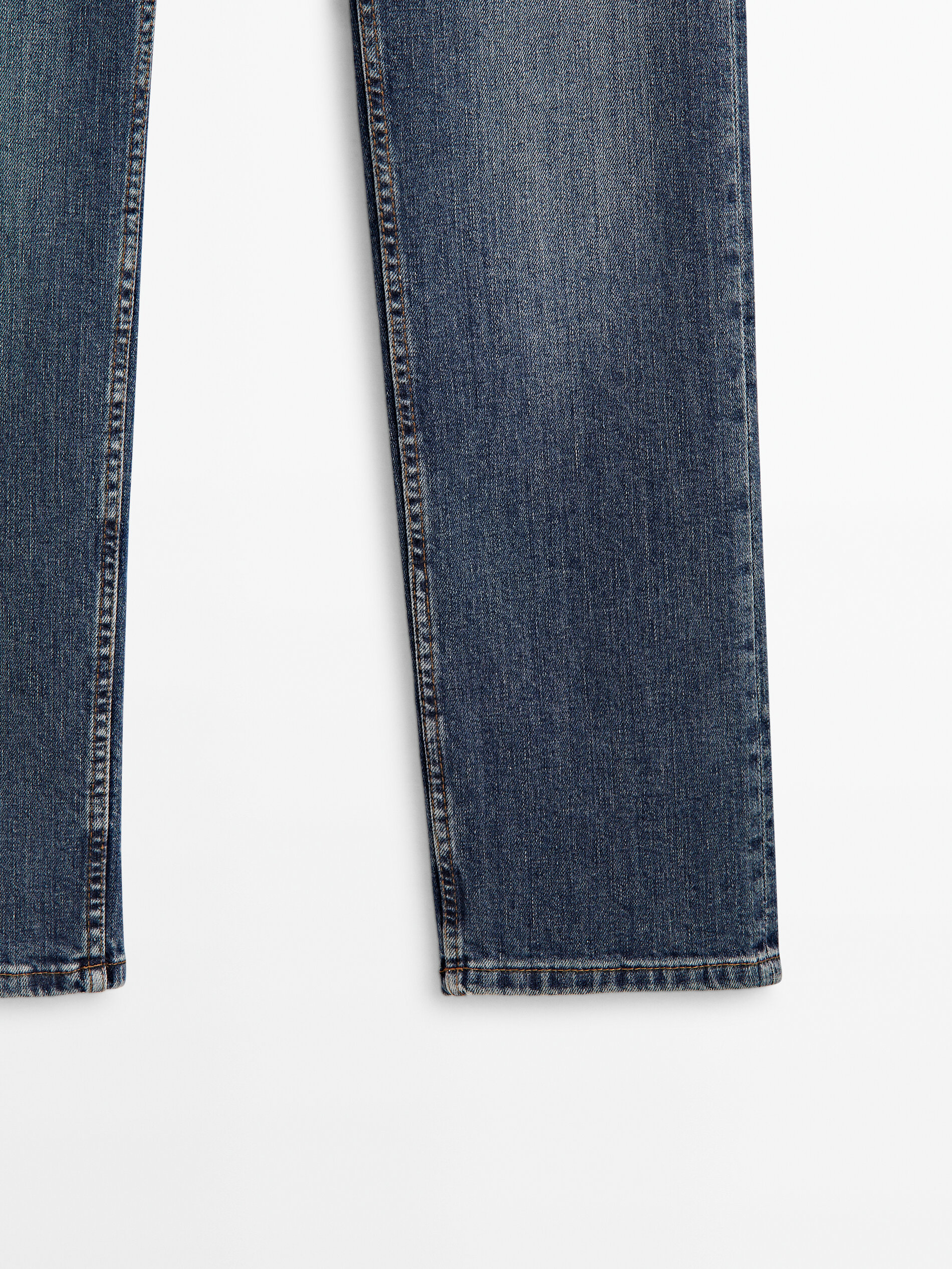 Calça Jeans de Corte Reto e Altura Média - AZUL MÉDIO