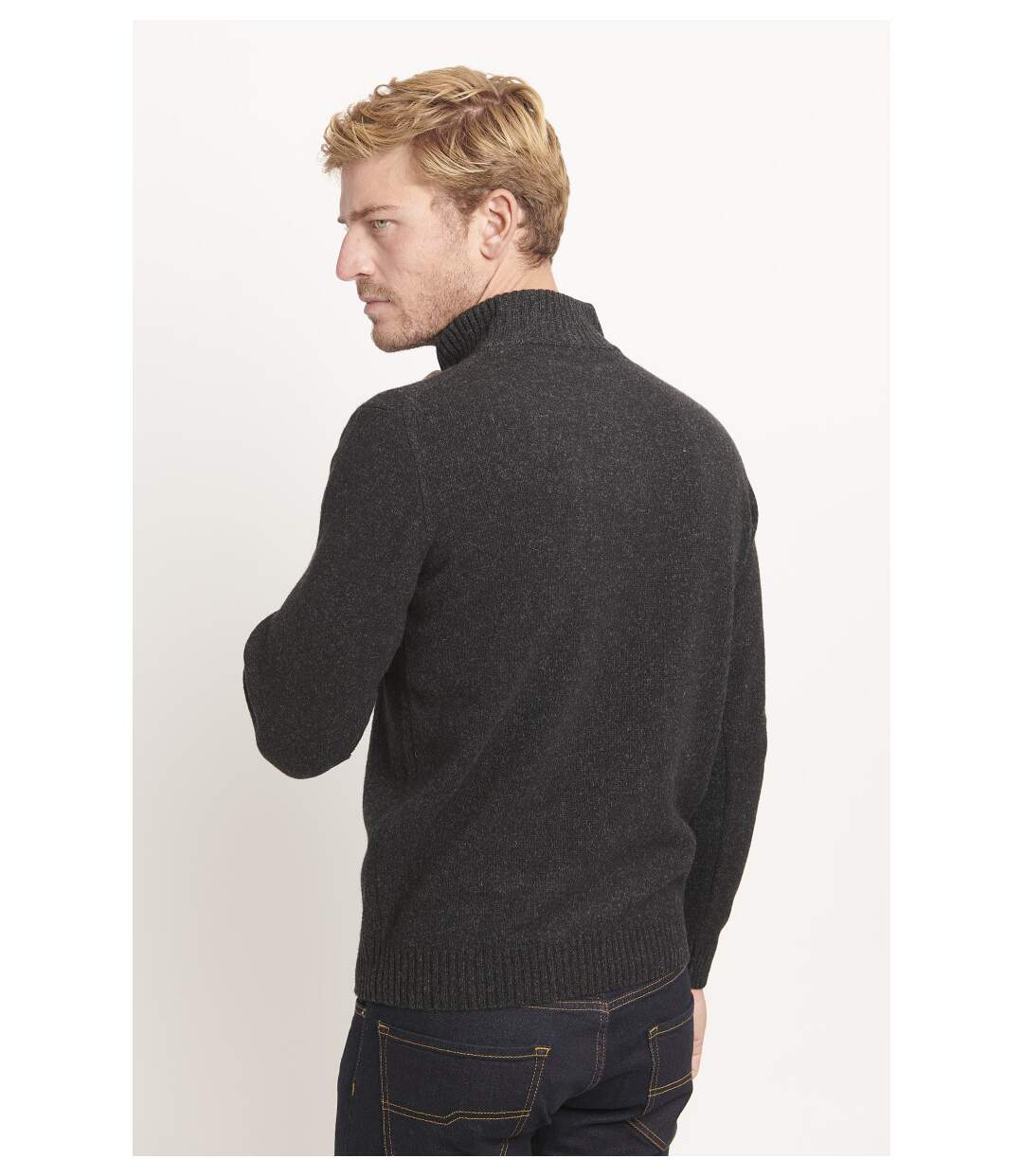 Pull col zippé bien chaud