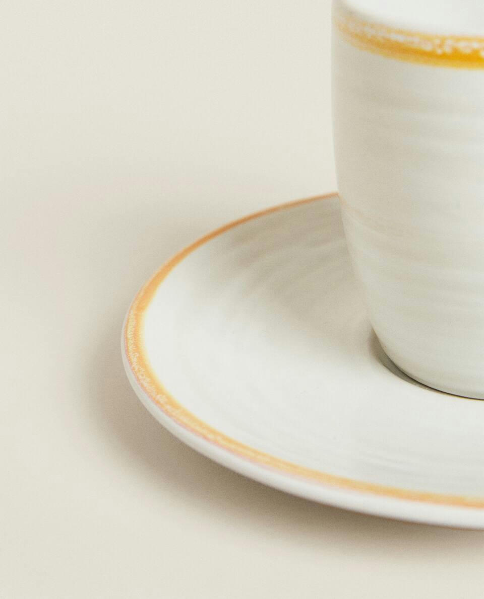 XÍCARA DE CAFÉ COM BORDA