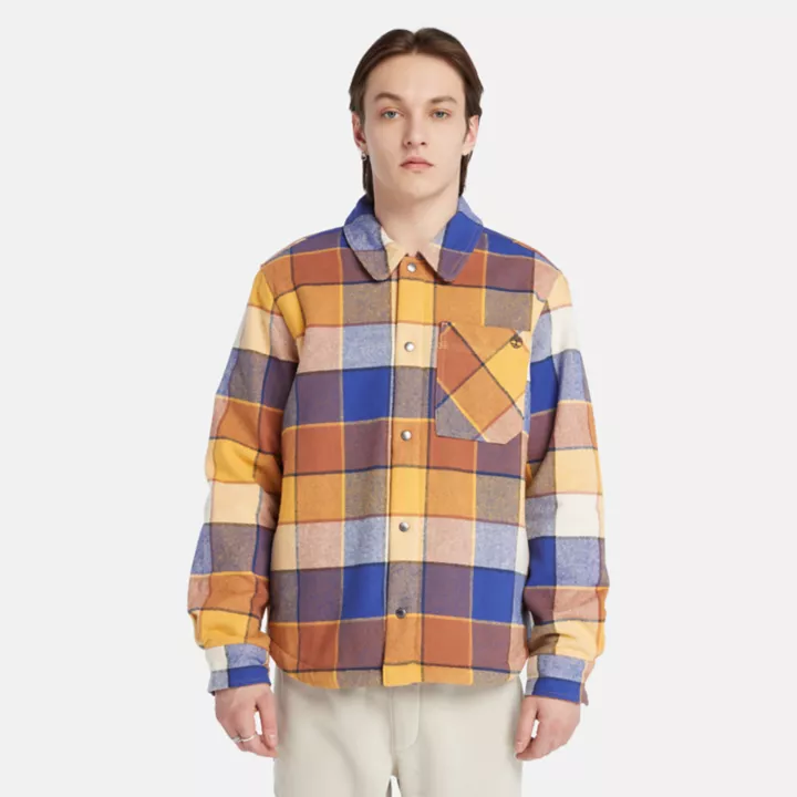 Sobretudo masculino de lã felpuda e forro de fleece na cor amarela.