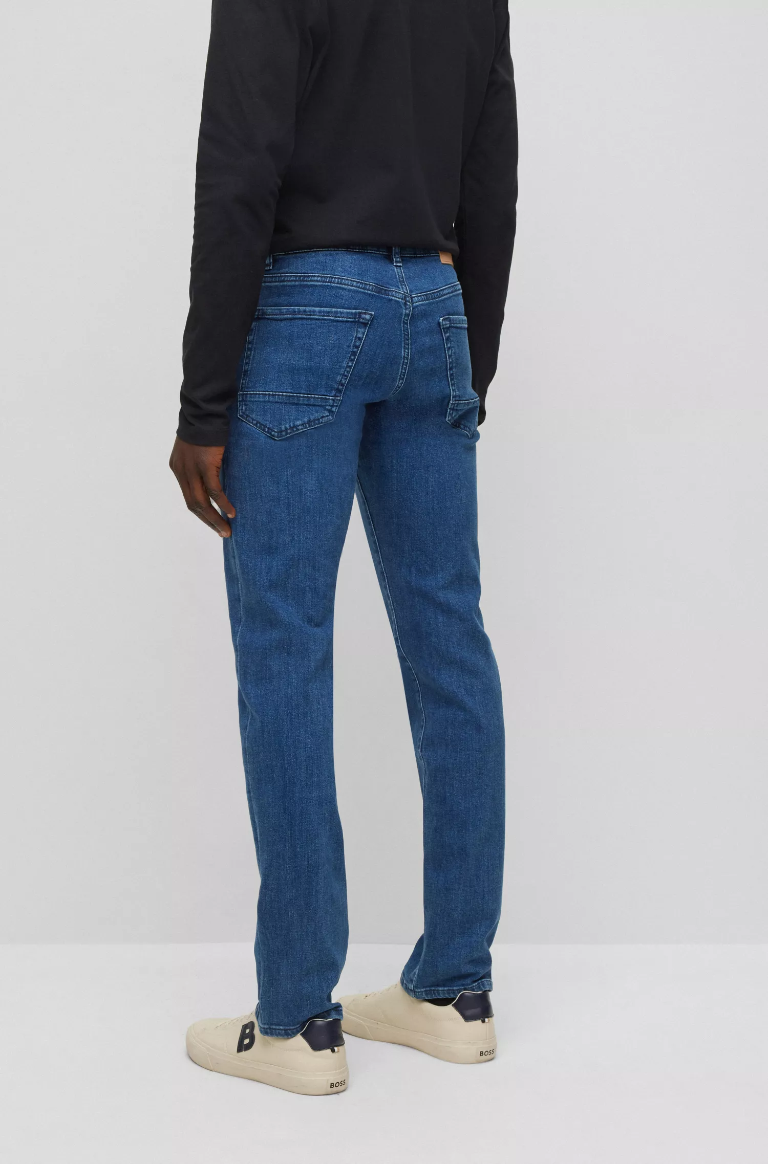 Calça jeans BOSS laranja, corte regular, em denim super elástico azul.