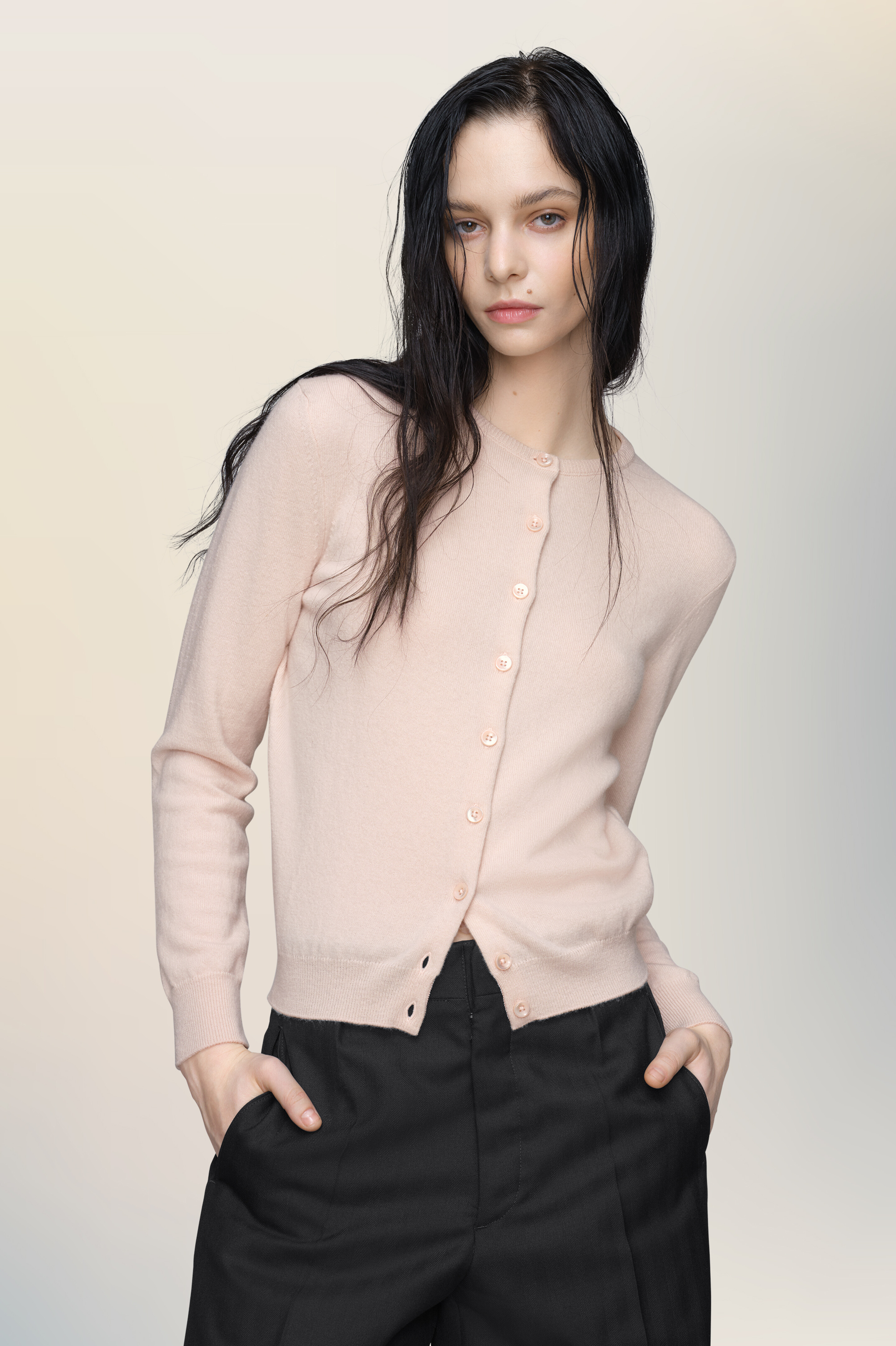 Cardigan léger rose en laine pour femme