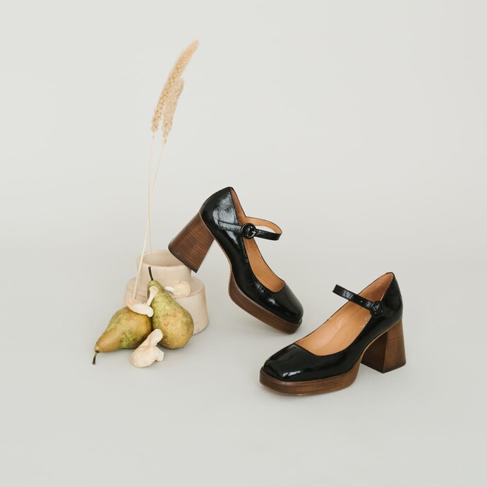 Babies à talons et plateformes  en cuir verni noir