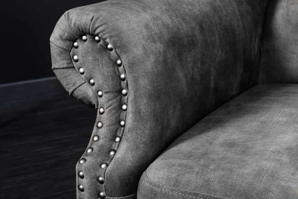Design Ohrensessel CHESTERFIELD 105cm grau Samt silber Nieten
