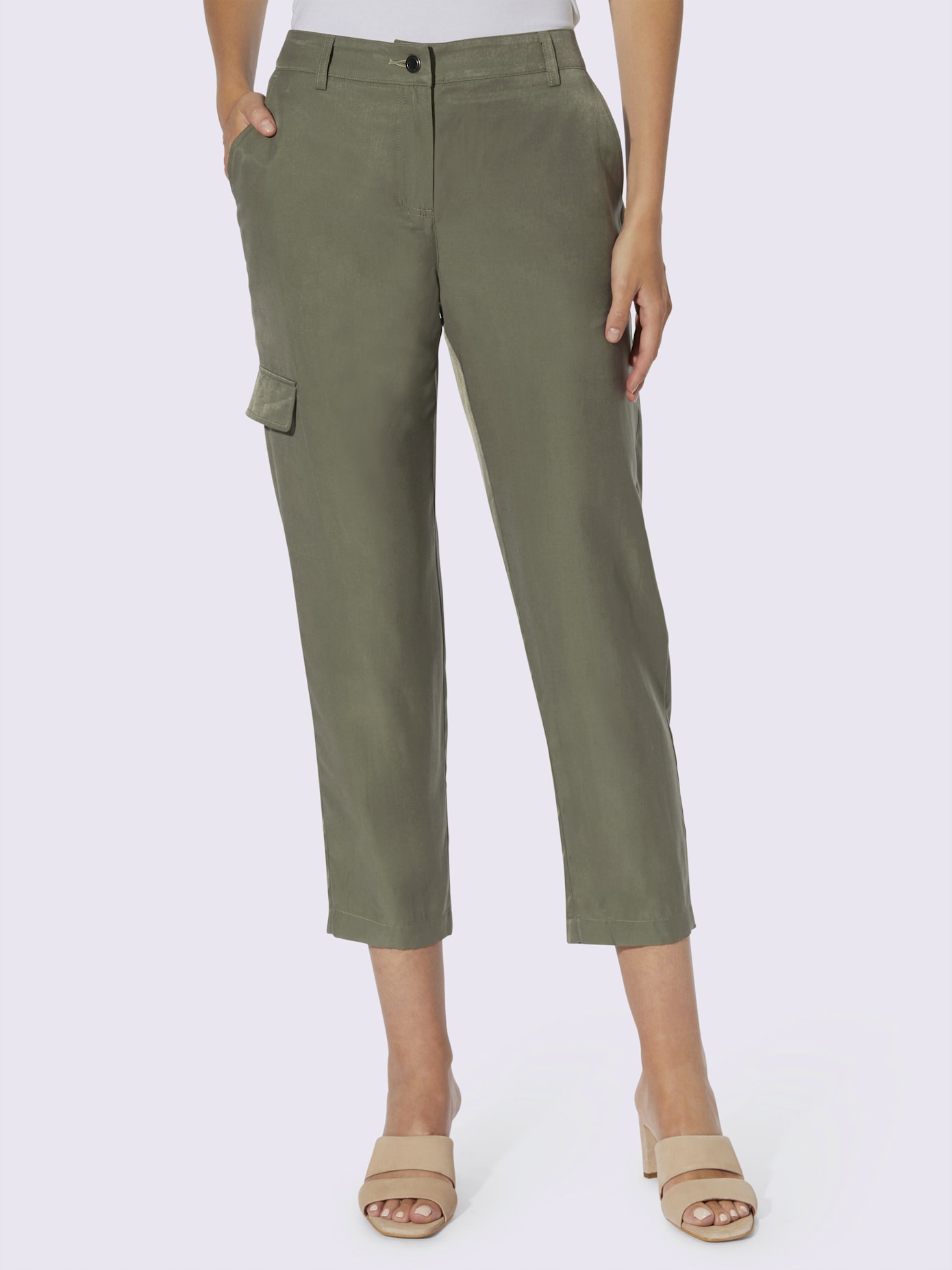 Pantalon poche à rabat décorative sur le côté