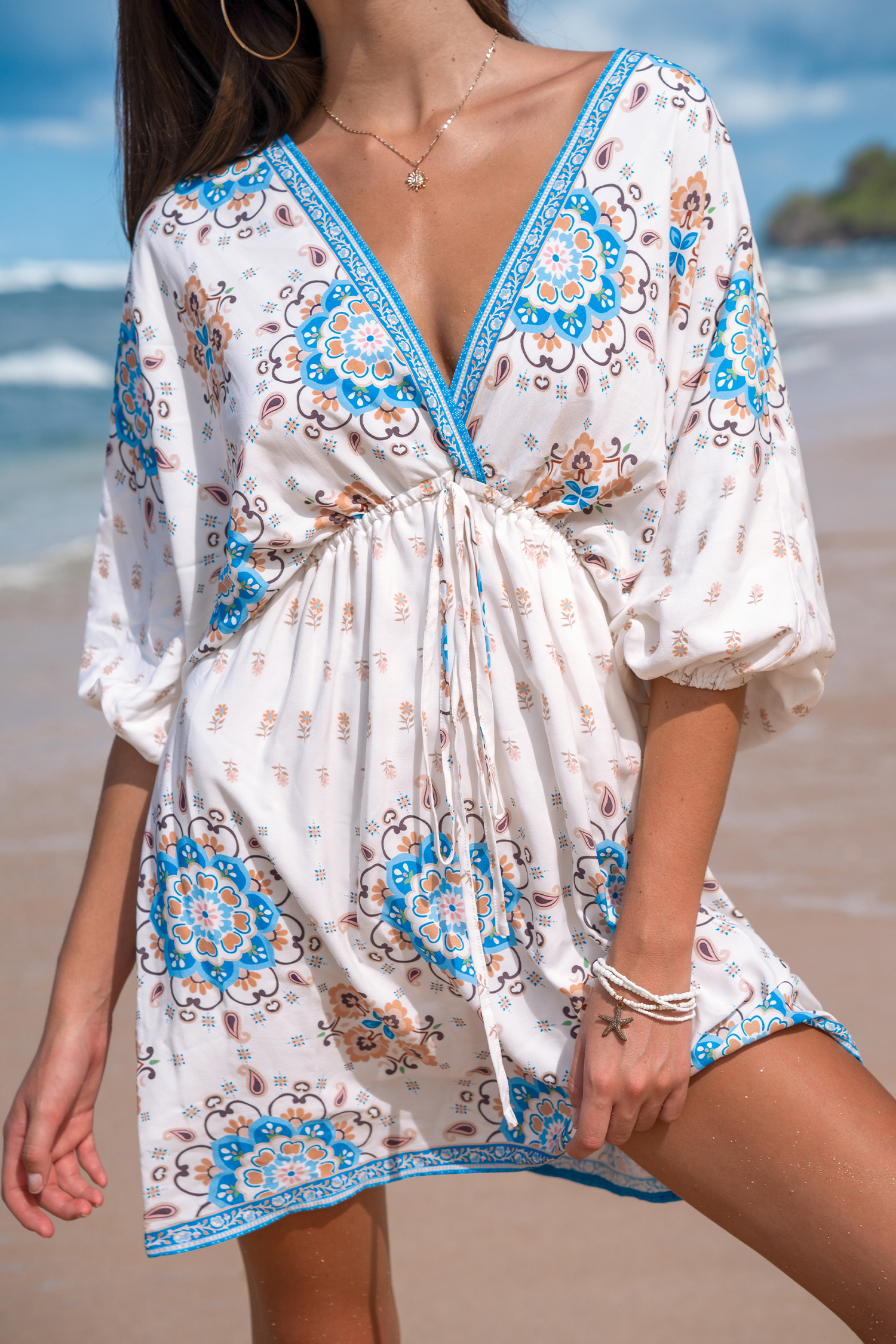Robe mini avec col plongeant et manches blouson boho