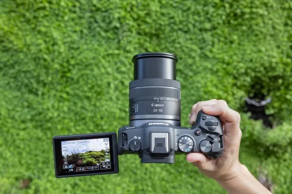 Canon EOS R8 - Digitalkamera - spejlløst - 24.2 MP - Full Frame - 4K / 60 fps - kun kamerahus - Wi-Fi, Bluetooth - sort