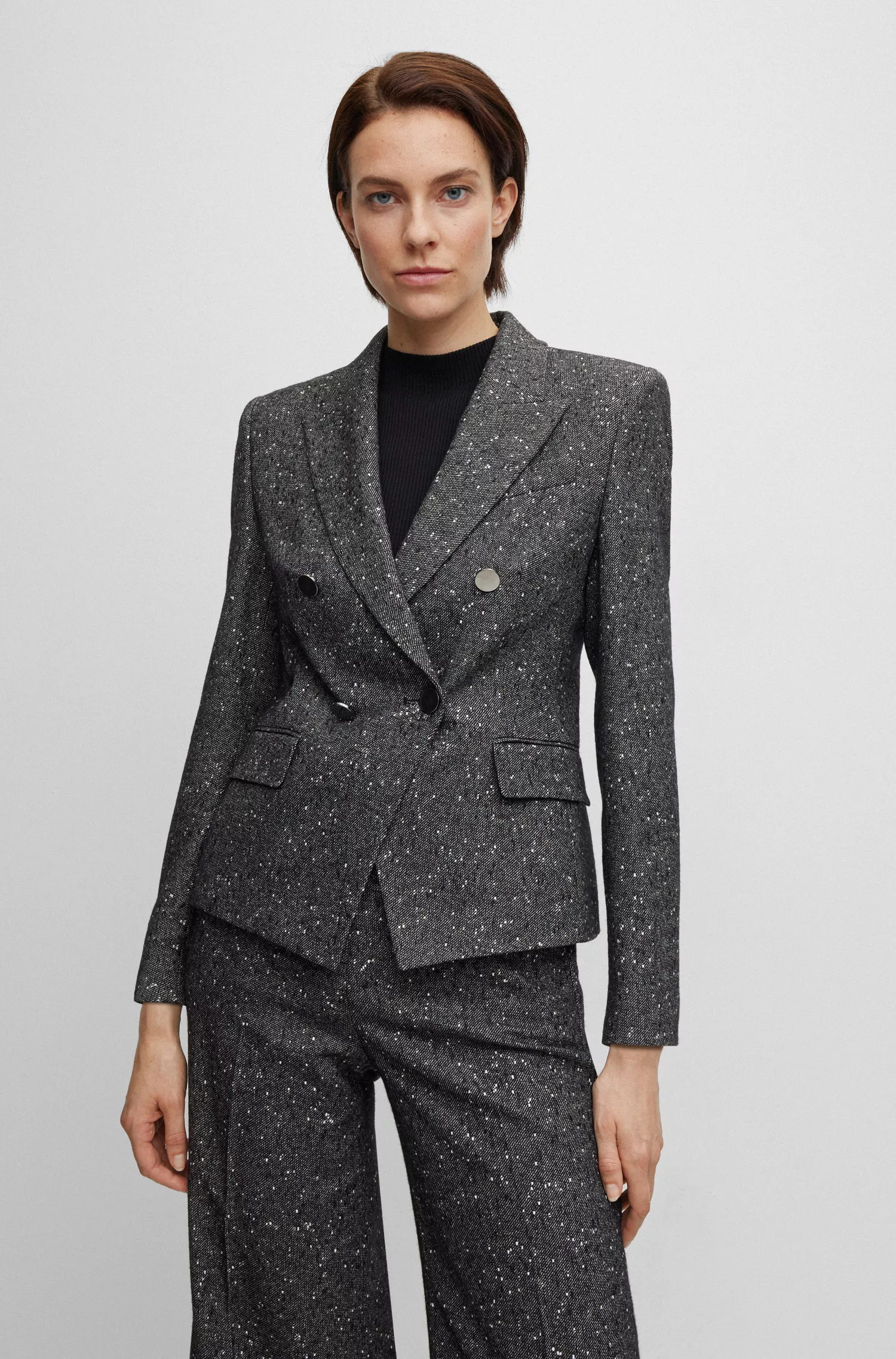 Jaqueta BOSS preta de corte slim em tweed estruturado.