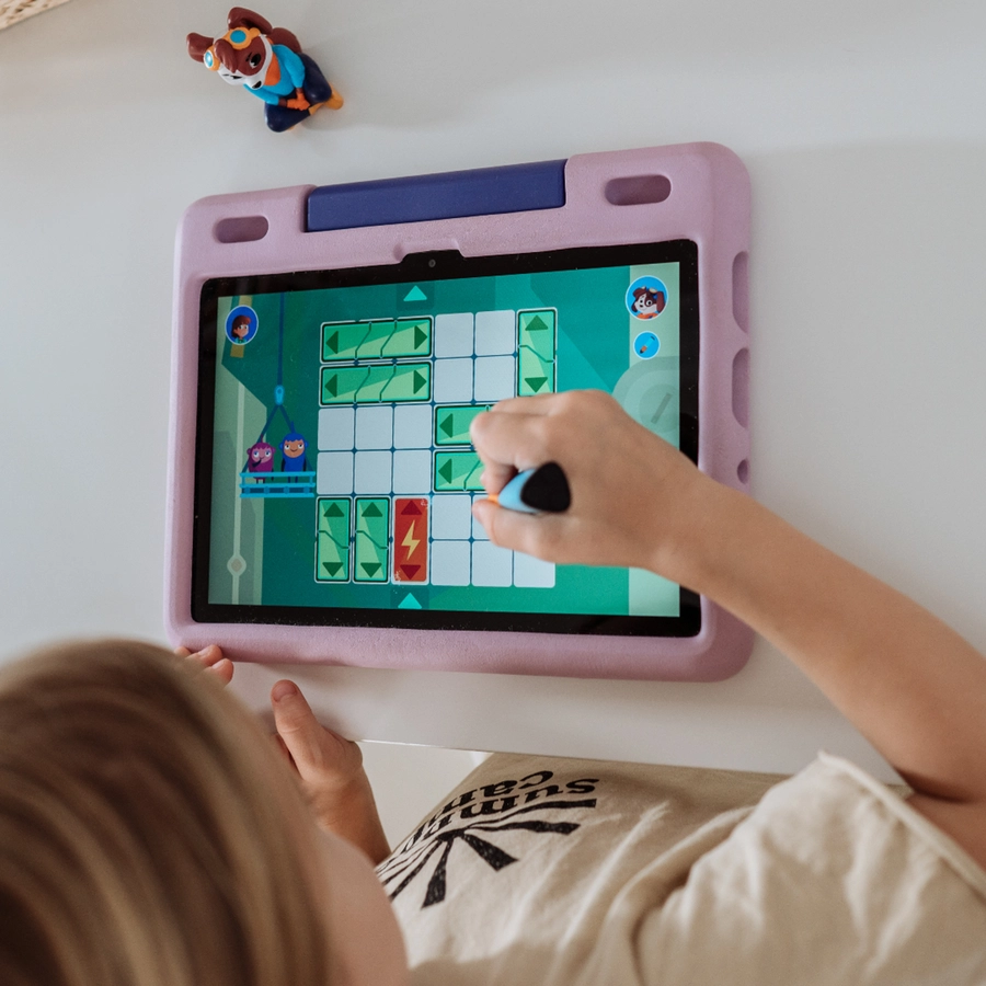 Edurino Lernspielzeug Lernfigur Edurino Starterset Luka - Logisches Denken & Coding Mehrfarbig