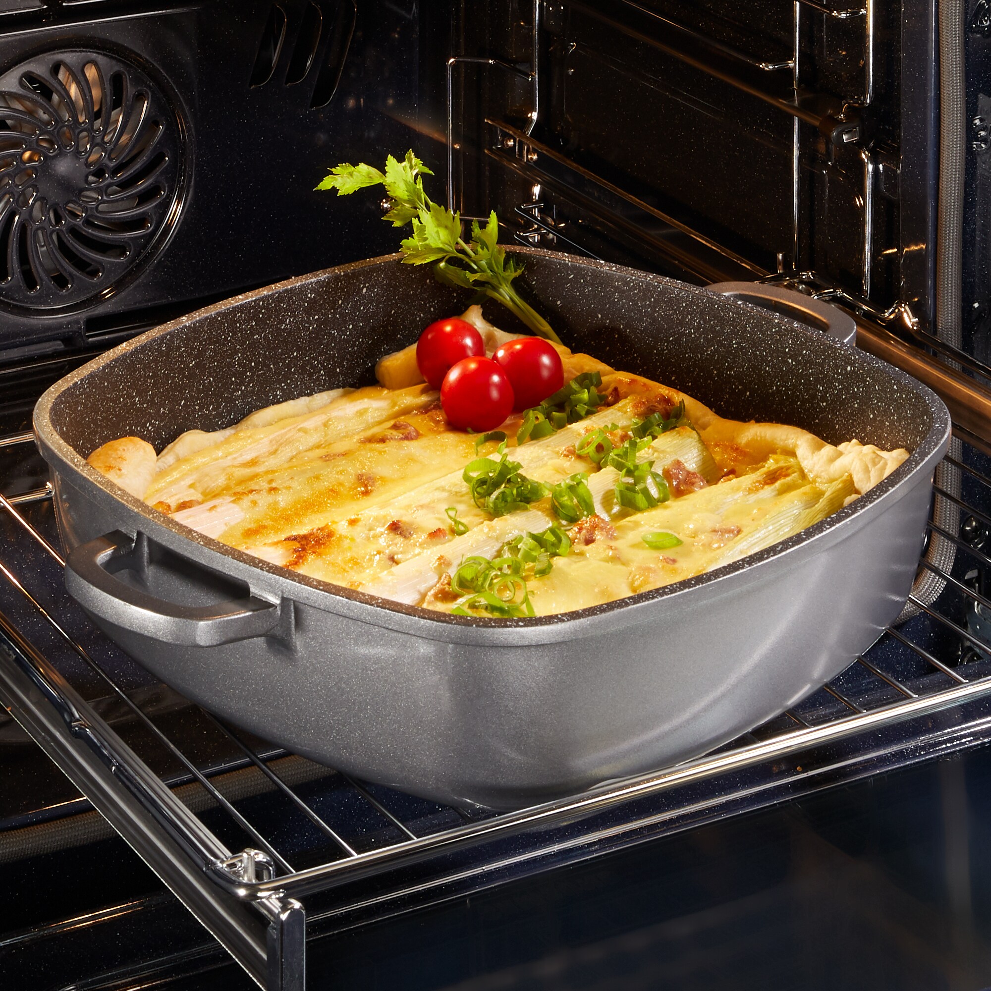 STONELINE® Eckpfanne 28x28 cm mit Aroma Glasdeckel, Pfanne rechteckig, Backofen & Induktion geeignet