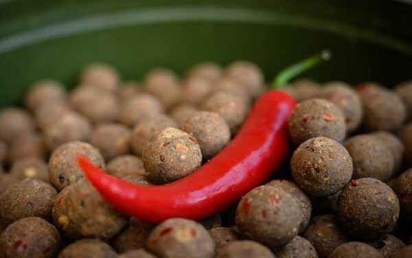 Bouillettes Dynamite Baits Hot Crab & Krill (1kg)