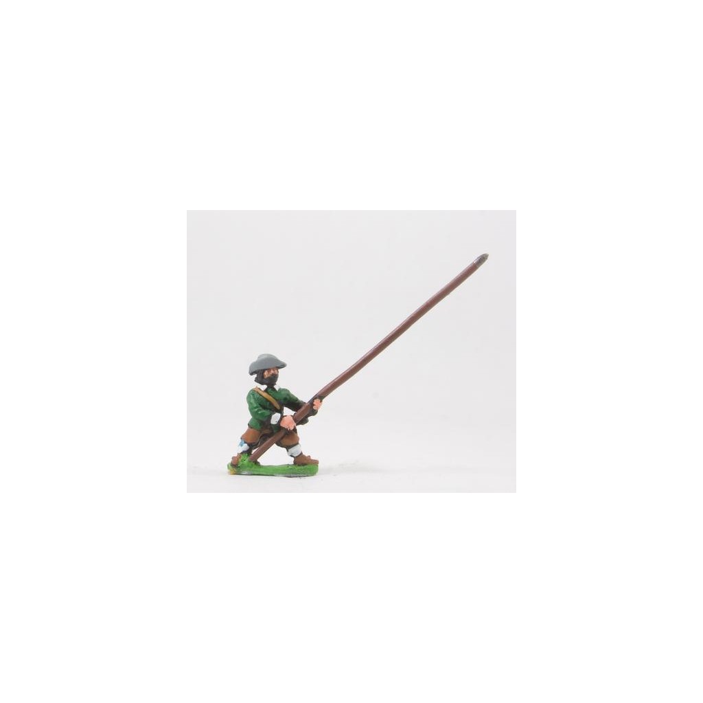 ECW: Medium Pikemen in Hats, pike 45 degrees