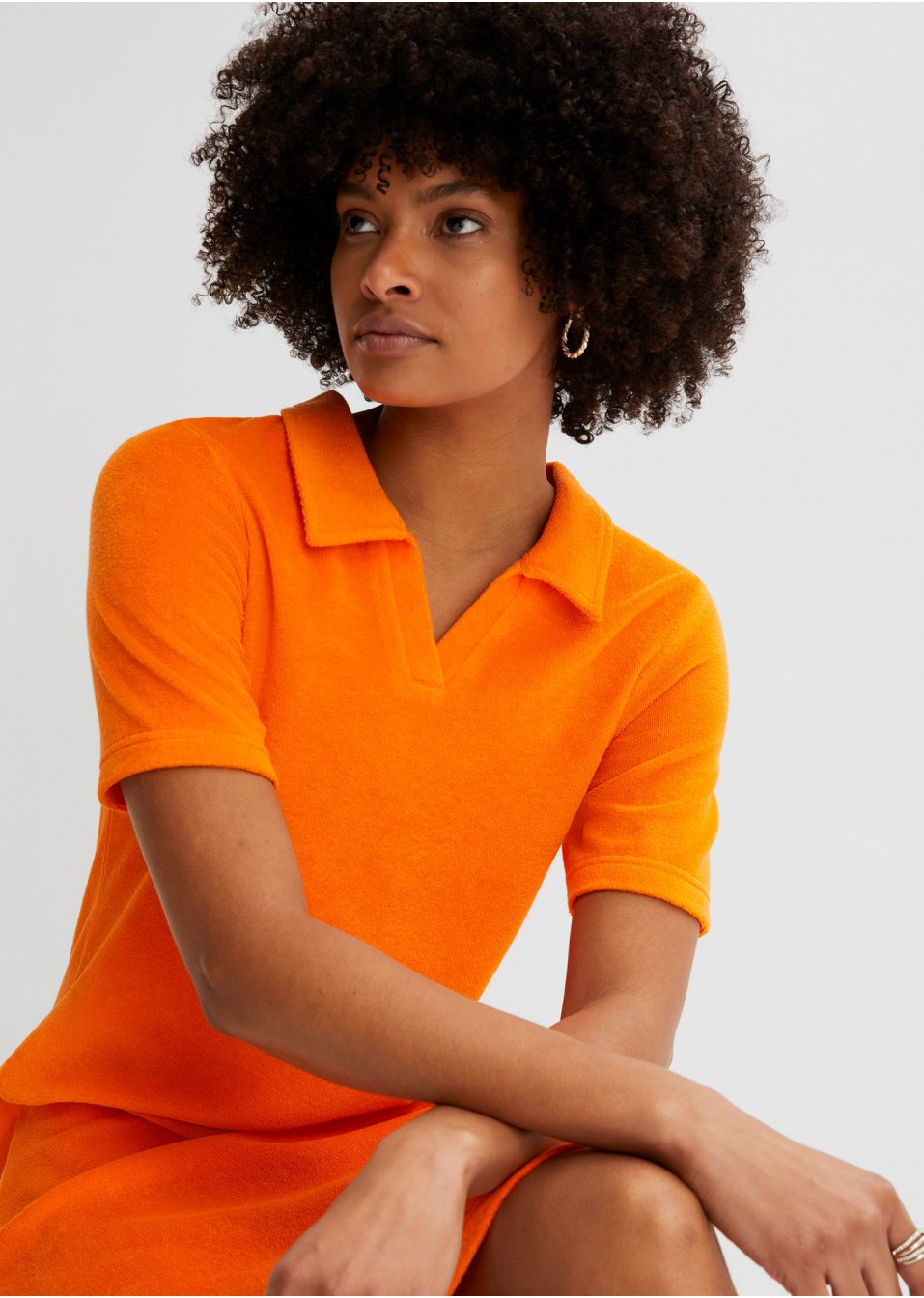 Robe en tissu éponge avec col polo