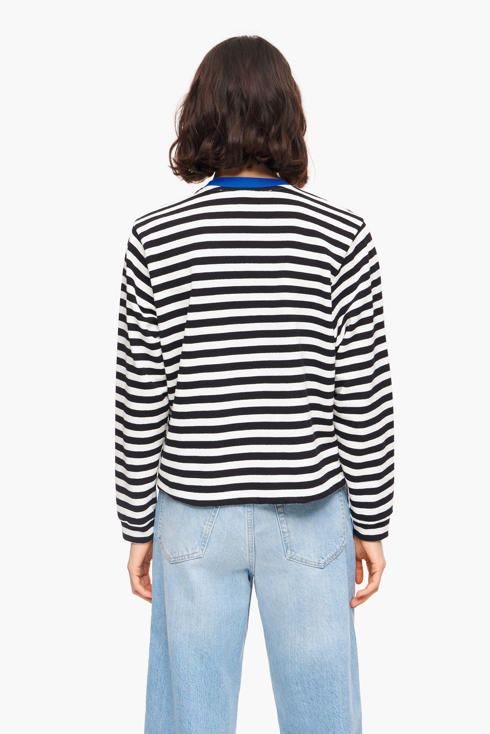 Camiseta preta listrada