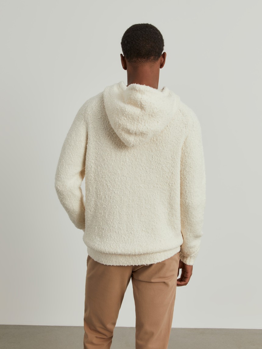 Sweater com capuz em malha estruturada