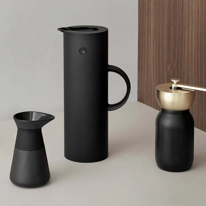 Stelton - Isolierkanne EM 77, 1 l soft schwarz