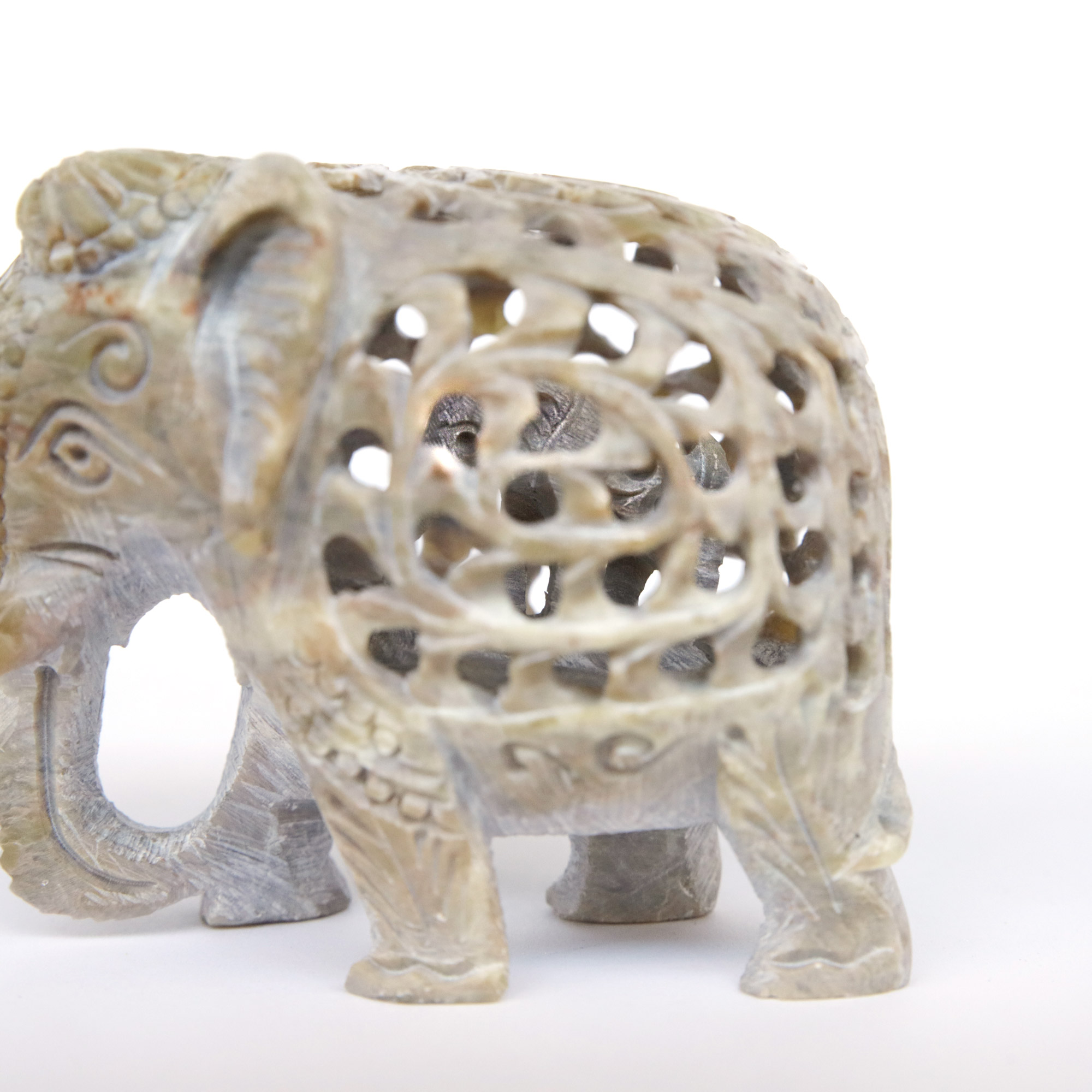 Elefant im Elefant aus Speckstein, B 9 cm, H 7 cm, L 4 cm von fischer's lagerhaus