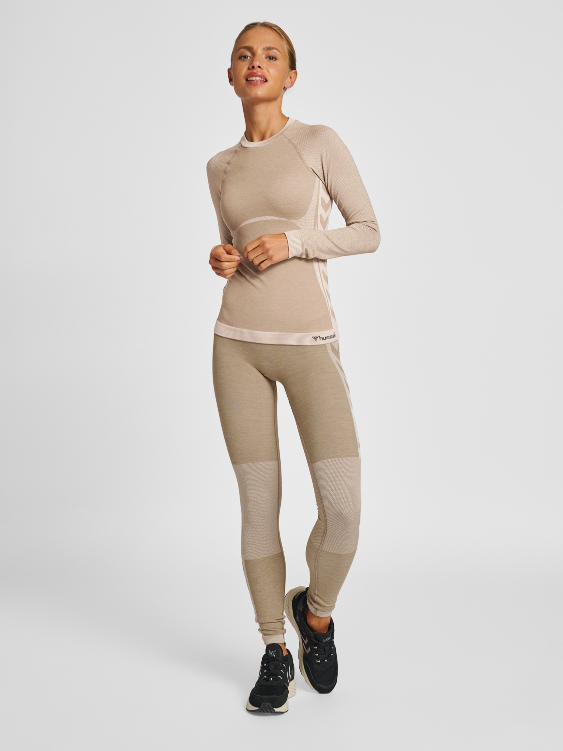 hmlCLEA SEAMLESS TIGHT T-SHIRT L/S