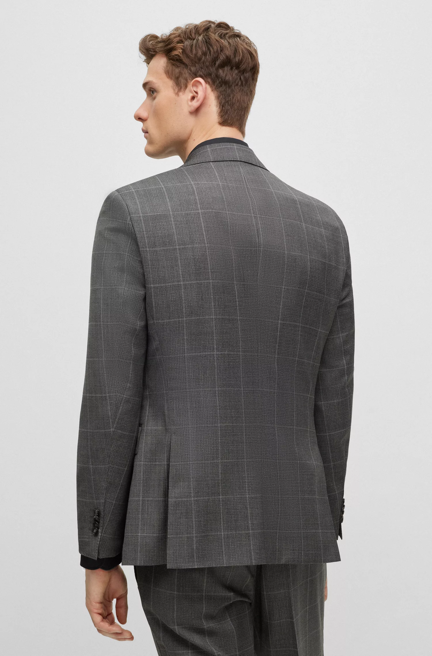 Terno BOSS preto de três peças, corte regular, em lã virgem xadrez.