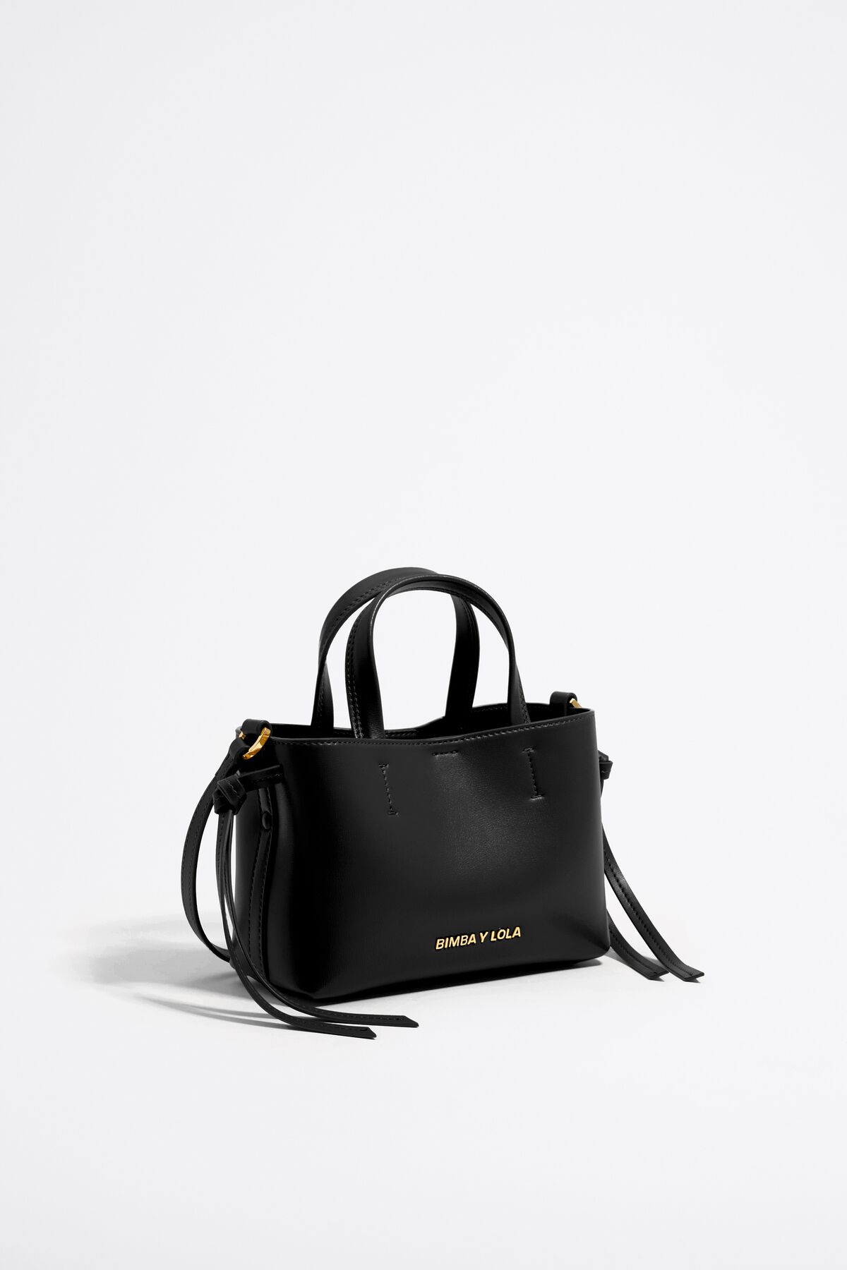 Bolsa mini de couro preto com estampa de Chihuahua